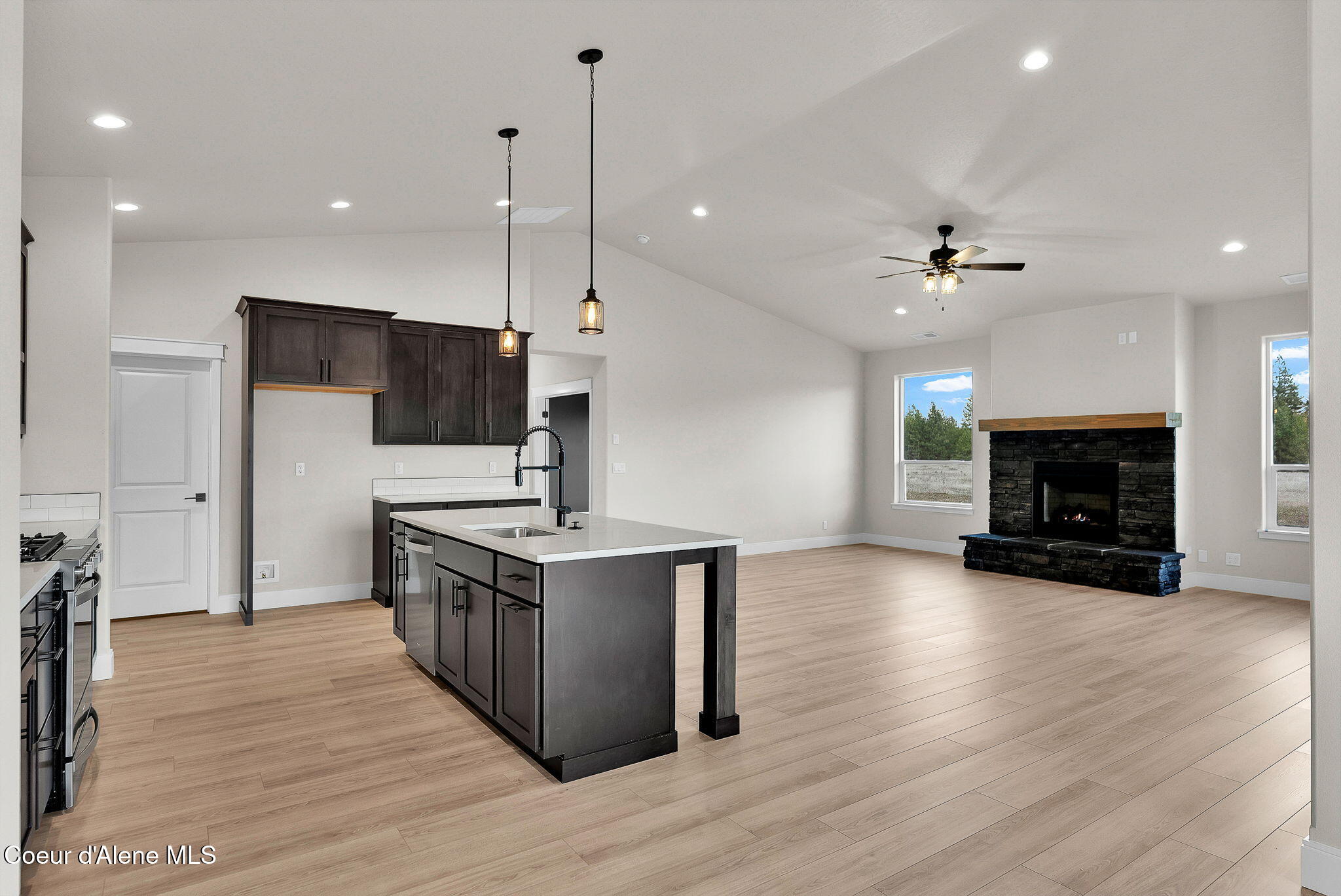 Rathdrum, Idaho, 83858, United States, 5 Bedrooms Bedrooms, ,1 BathroomBathrooms,Residential,For Sale,1989030