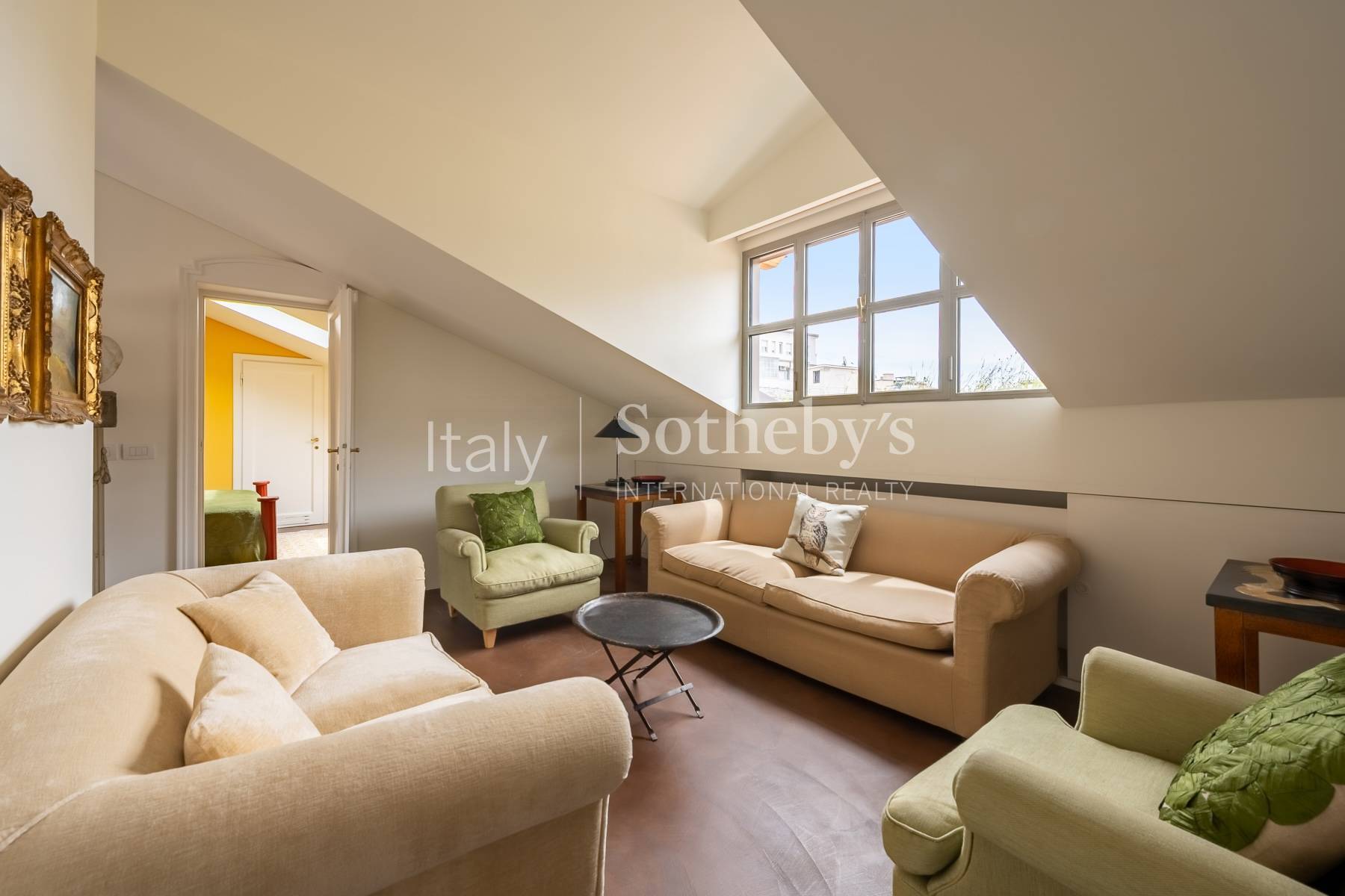  Refined residence in Milan