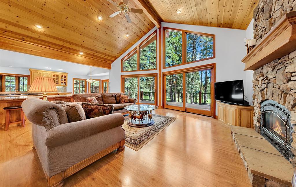 Lake Almanor West, California, 96020, United States, 4 Bedrooms Bedrooms, ,4 BathroomsBathrooms,Residential,For Sale,1907514