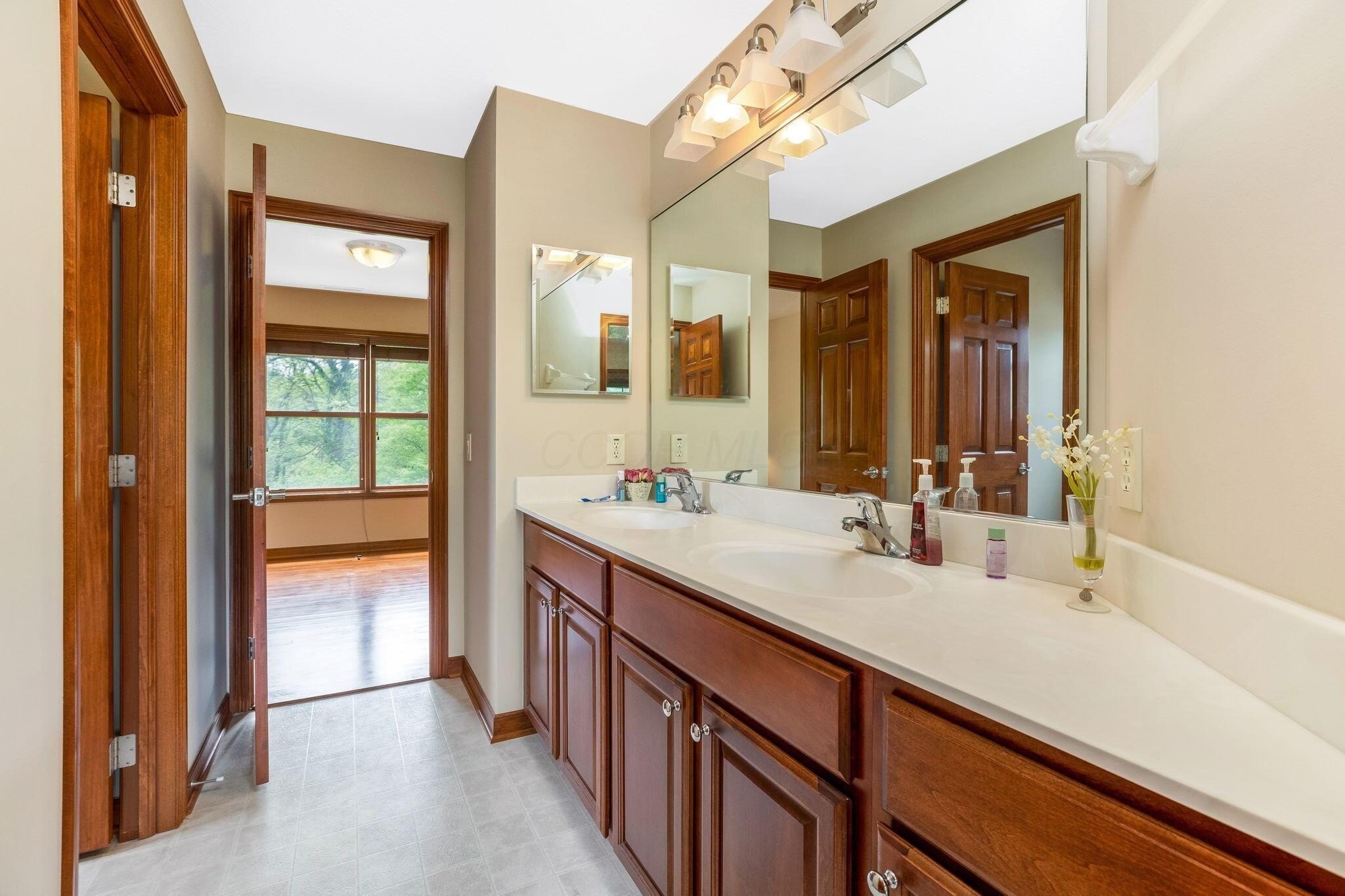 Blacklick, Ohio, 43004, United States, 4 Bedrooms Bedrooms, ,4 BathroomsBathrooms,Residential,For Sale,1860934