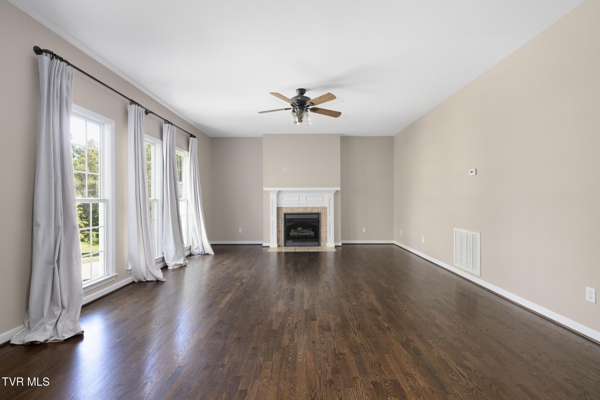 Gray, Tennessee, 37615, United States, 5 Bedrooms Bedrooms, ,4 BathroomsBathrooms,Residential,For Sale,1978234