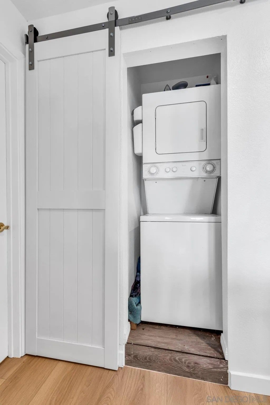 San Diego, California, 92110, United States, 2 Bedrooms Bedrooms, ,2 BathroomsBathrooms,Residential,For Sale,1996834