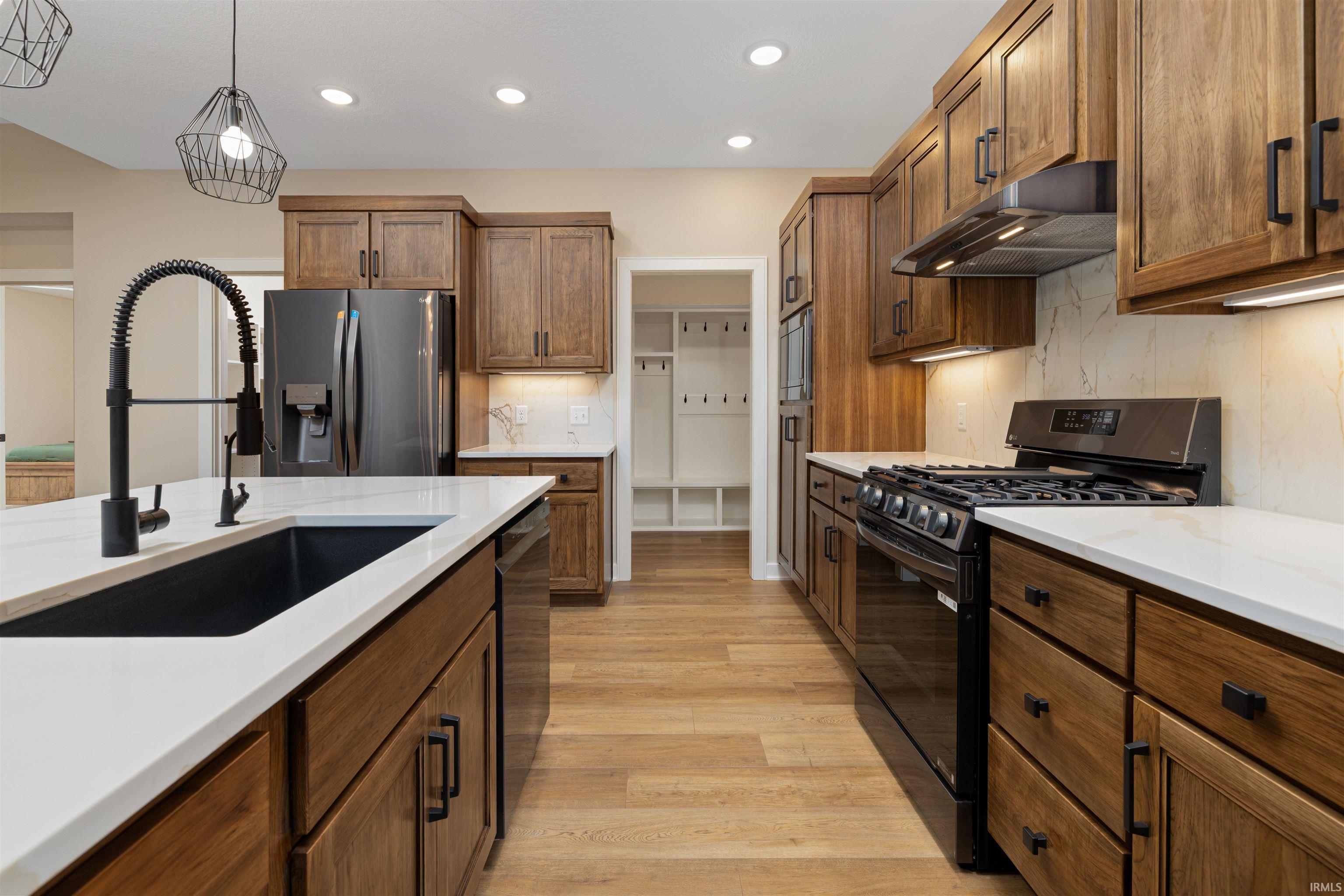 Leo, Indiana, 46765, United States, 5 Bedrooms Bedrooms, ,4 BathroomsBathrooms,Residential,For Sale,1981787