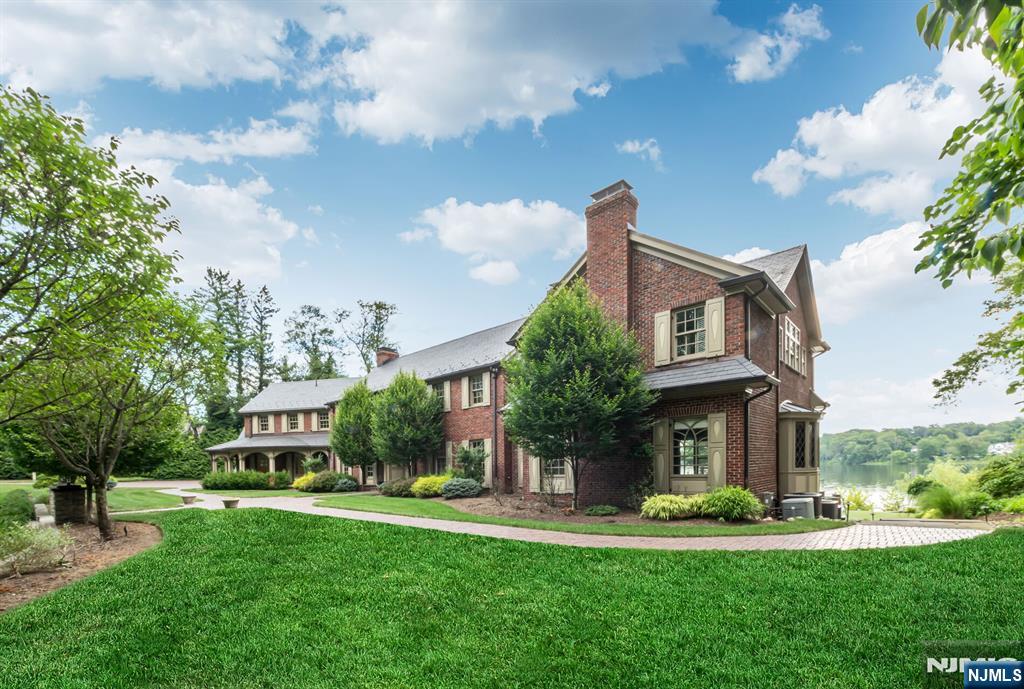 Franklin Lakes, New Jersey, 07417, United States, 6 Bedrooms Bedrooms, ,7 BathroomsBathrooms,Residential,For Sale,1903757