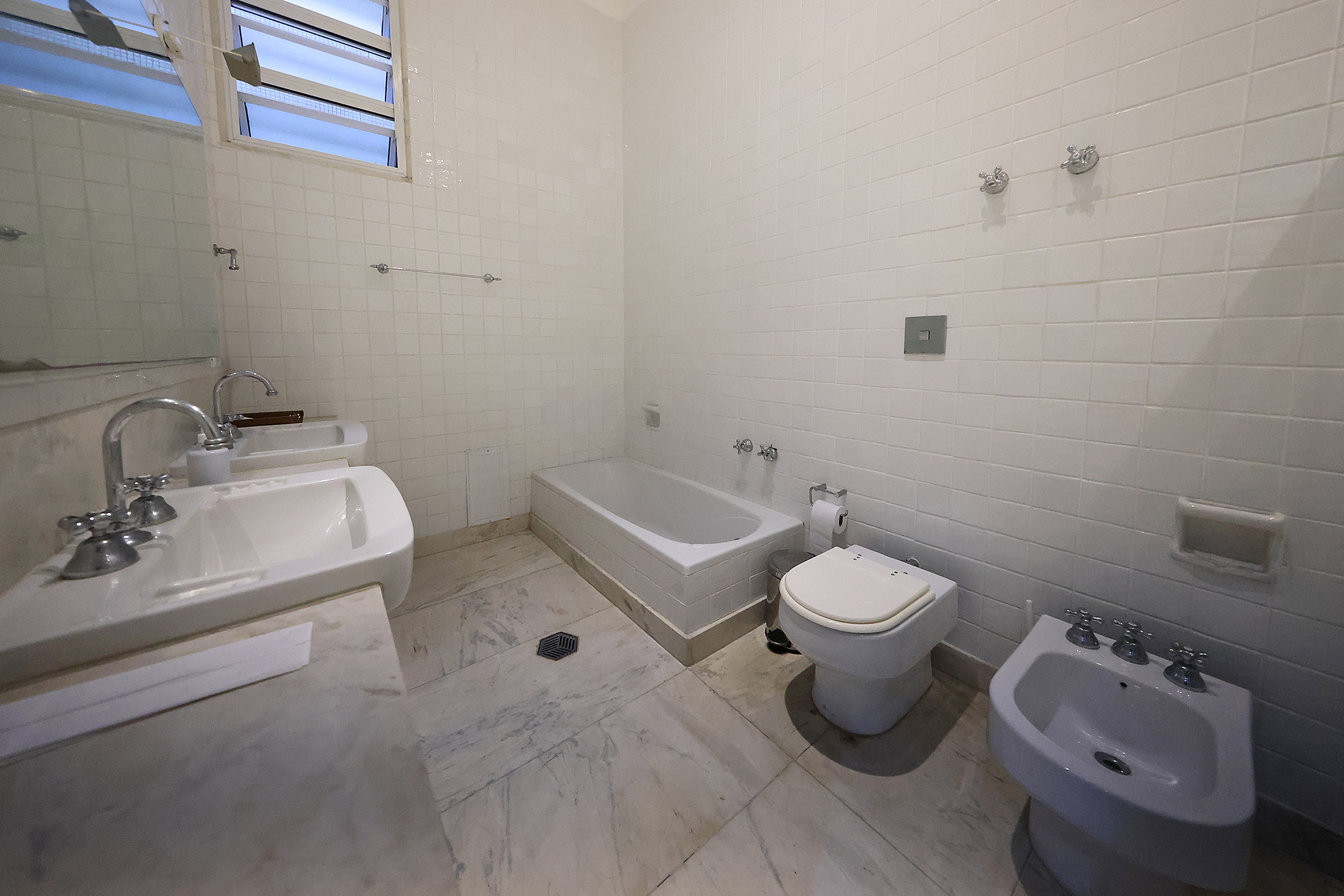  Estate surrounded by greenery with expansive grounds and amenities - 物件實景