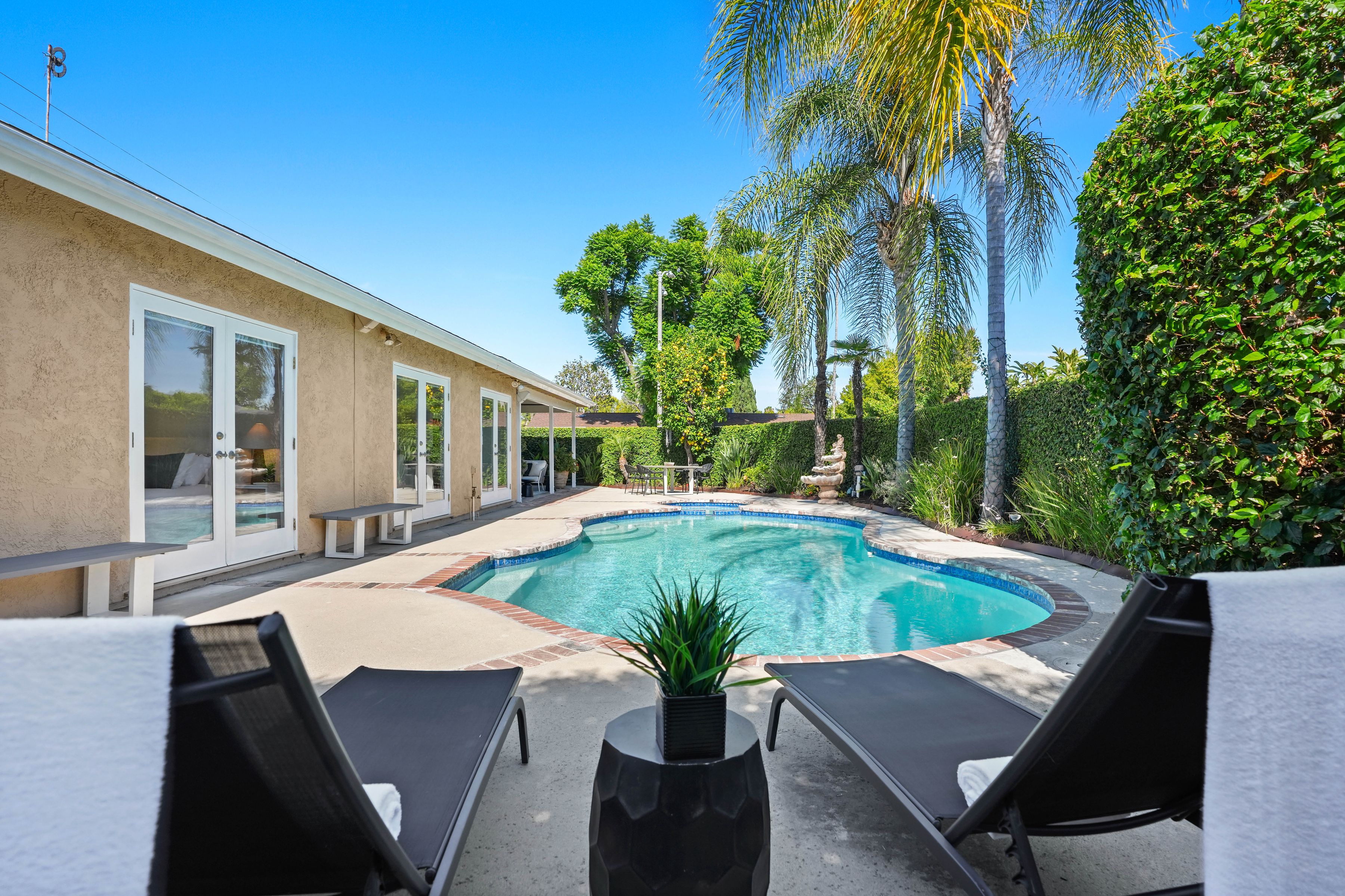  12428 Addison Street - 物件實景