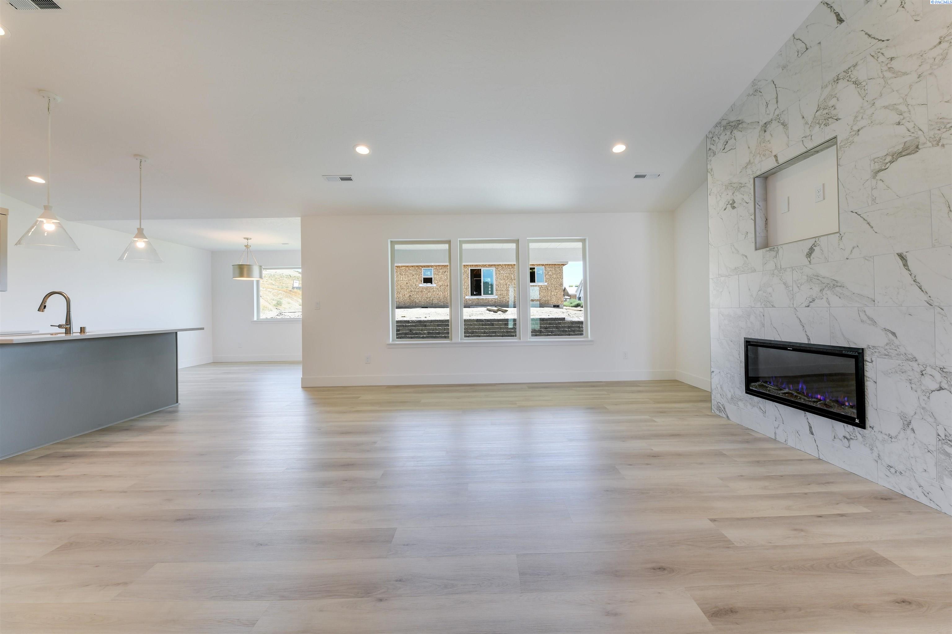 Kennewick, Washington, 99338, United States, 3 Bedrooms Bedrooms, ,1 BathroomBathrooms,Residential,For Sale,1901693