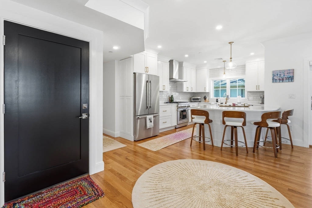 Wakefield, Massachusetts, 01880, United States, 2 Bedrooms Bedrooms, ,3 BathroomsBathrooms,Residential,For Sale,2036926