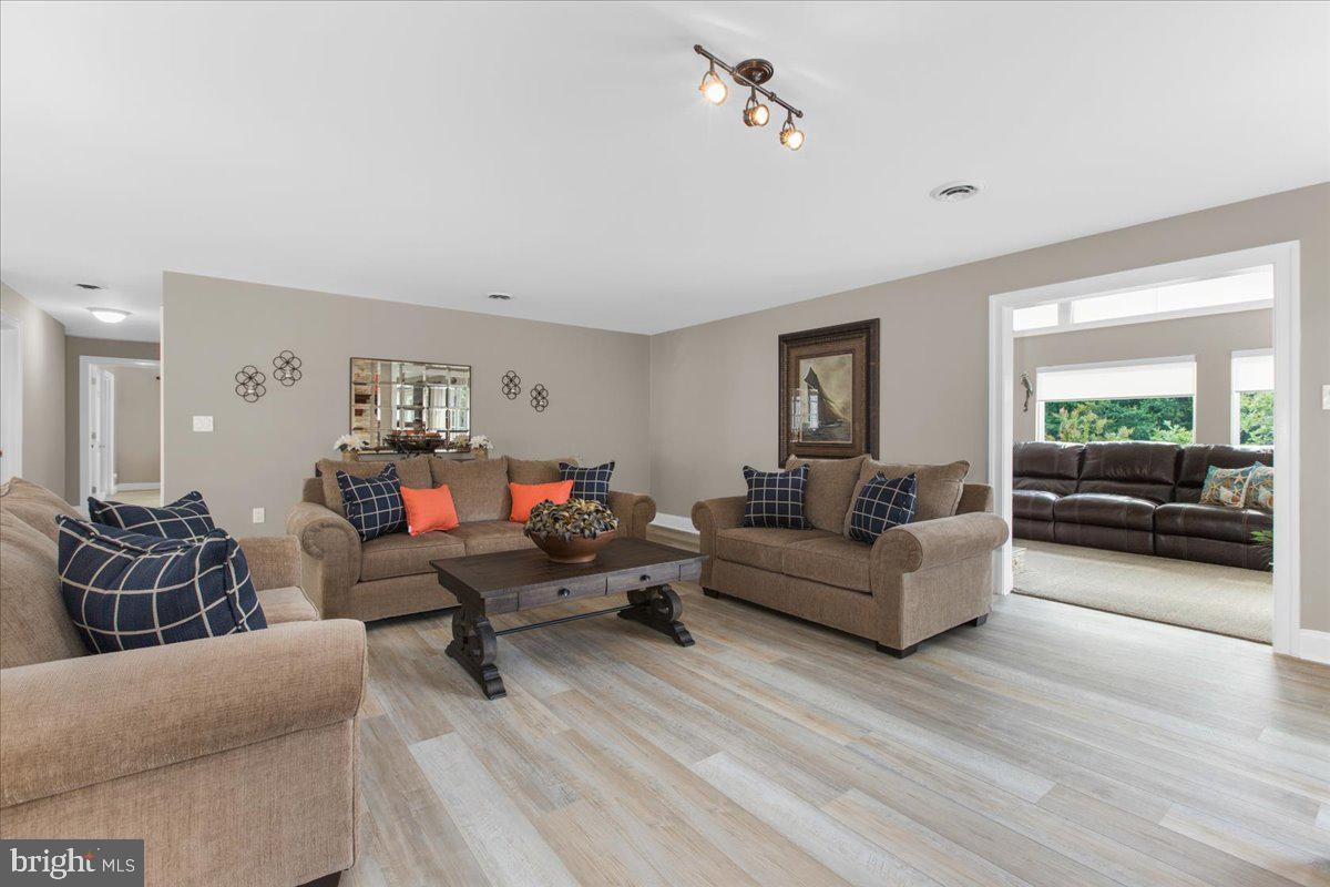 PASADENA, Maryland, 21122, United States, 4 Bedrooms Bedrooms, ,4 BathroomsBathrooms,Residential,For Sale,1979207