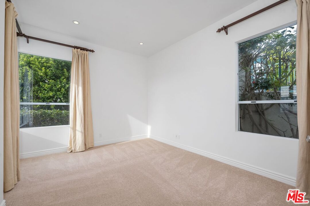 Pacific Palisades, California, 90272, United States, 2 Bedrooms Bedrooms, ,2 BathroomsBathrooms,Residential,For Sale,1991274