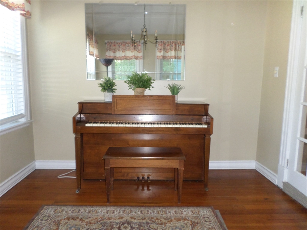 Peabody, Massachusetts, 01960, United States, 3 Bedrooms Bedrooms, ,1 BathroomBathrooms,Residential,For Sale,1924193
