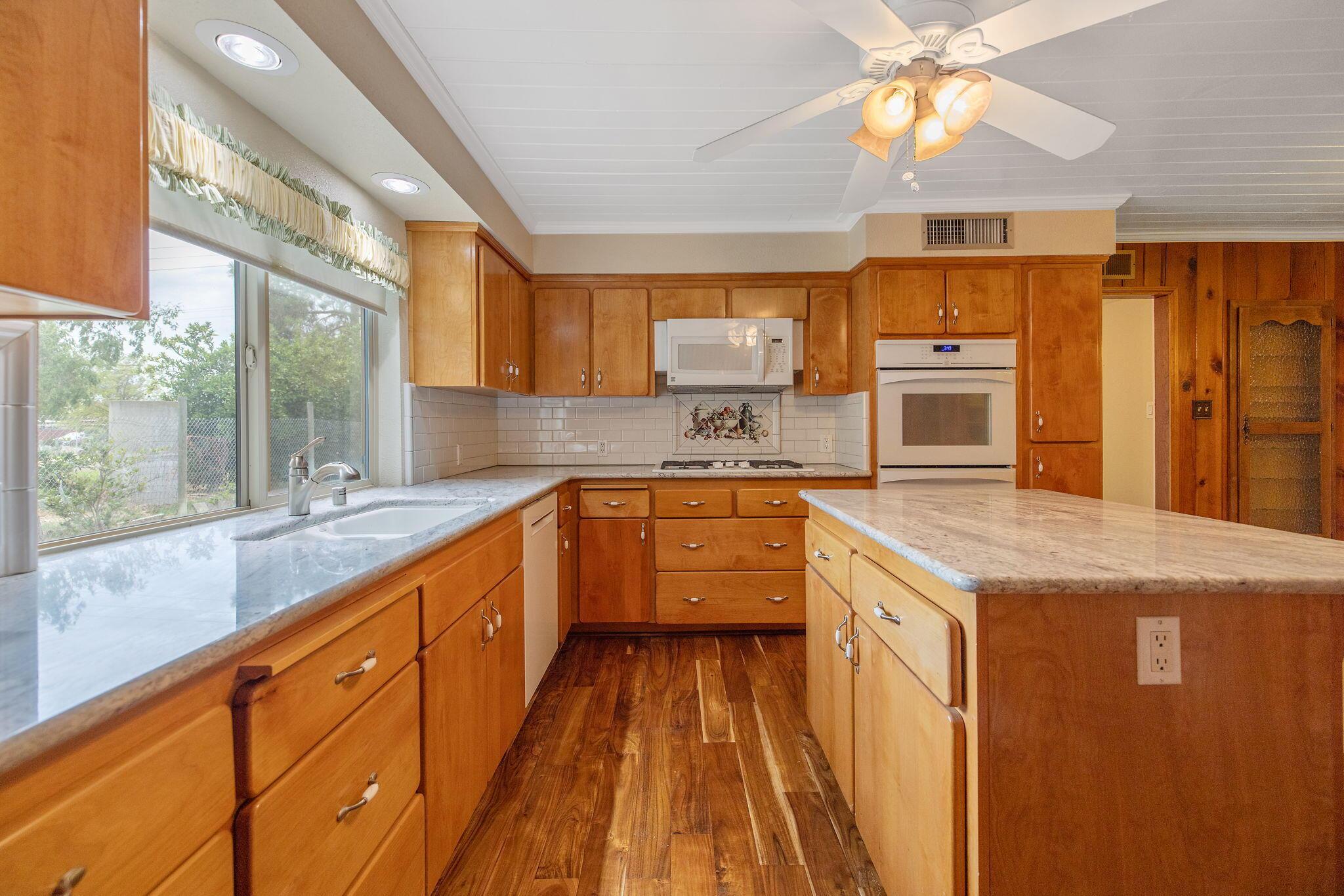 Fresno, California, 93722, United States, 3 Bedrooms Bedrooms, ,2 BathroomsBathrooms,Residential,For Sale,1984127