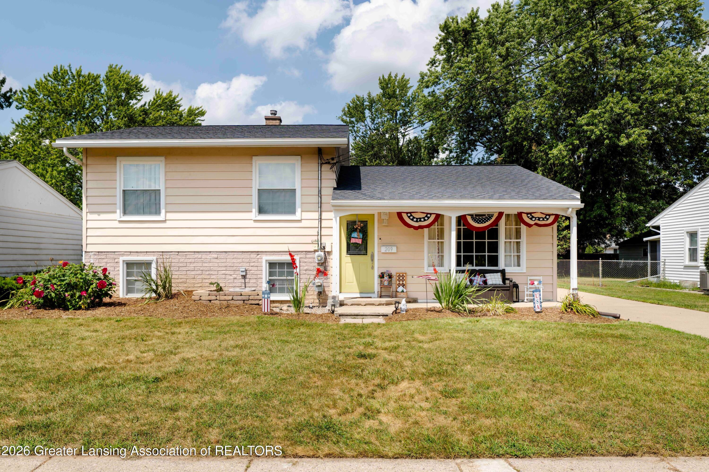 Pearl St, Grand Ledge, MI 48837
