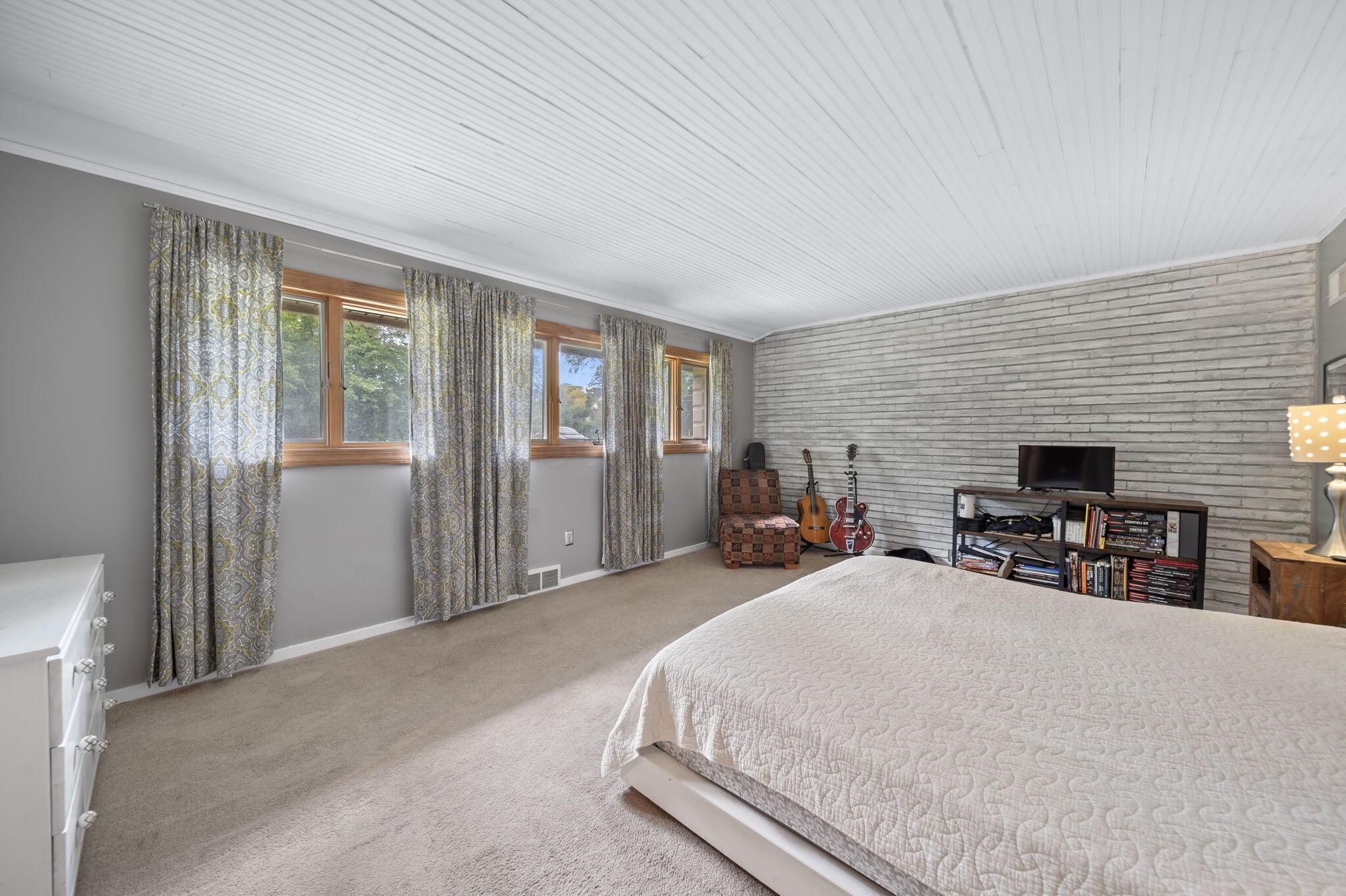 Columbus, Ohio, 43221, United States, 3 Bedrooms Bedrooms, ,4 BathroomsBathrooms,Residential,For Sale,1951333