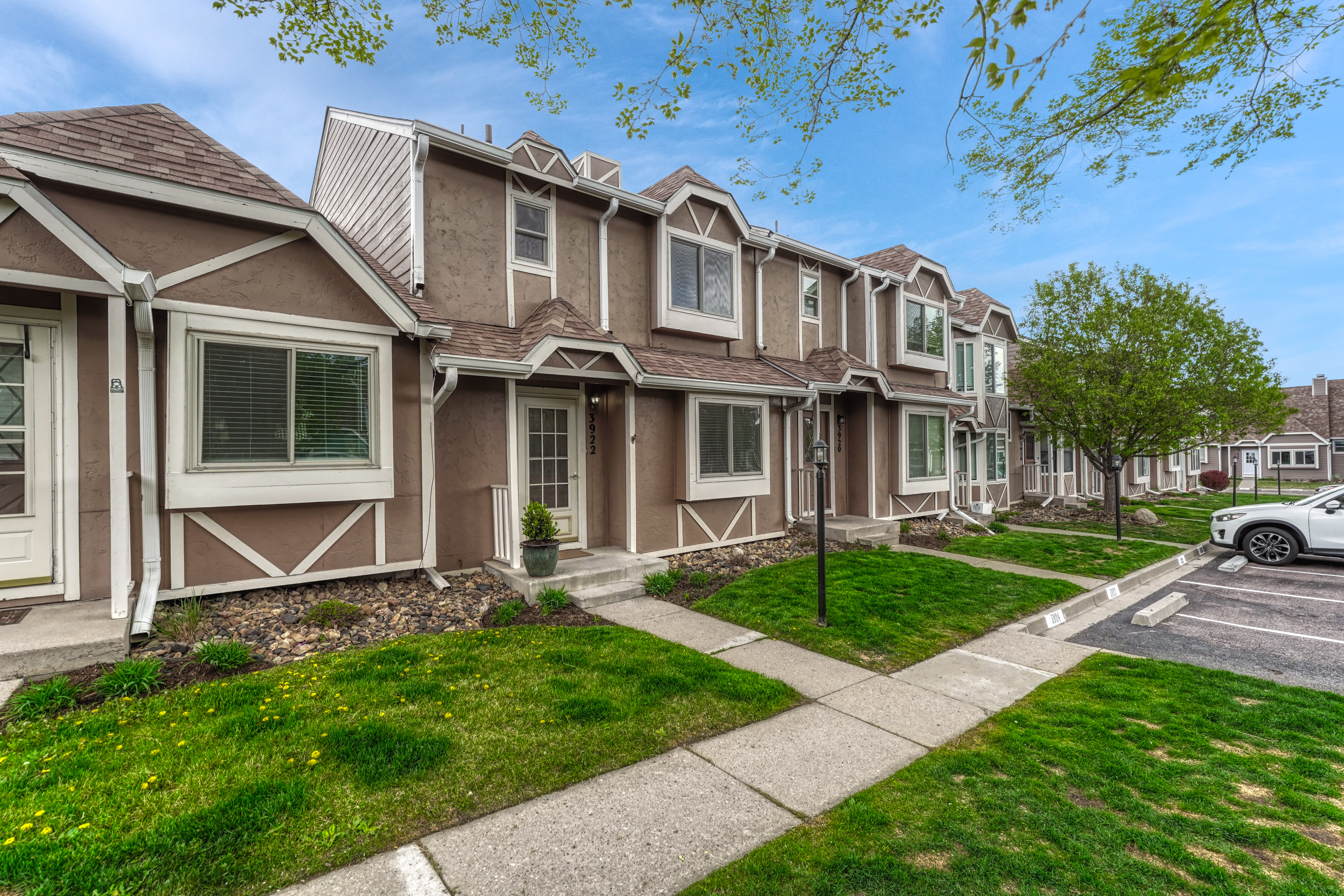  Sunlit Townhouse with Mountain Views & Private Patio - 物件實景