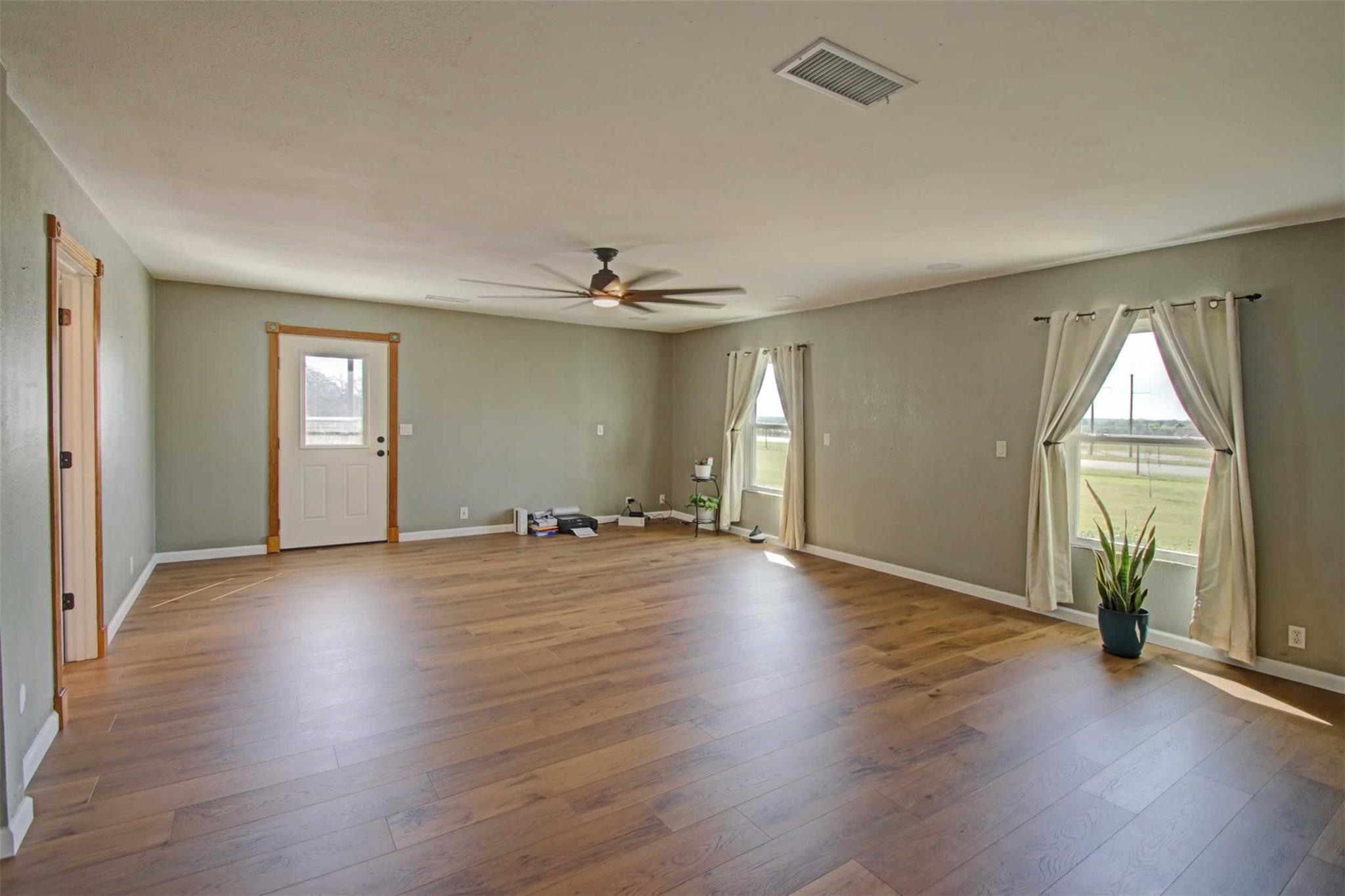 Springtown, Texas, 76082, United States, 3 Bedrooms Bedrooms, ,2 BathroomsBathrooms,Residential,For Sale,2049290