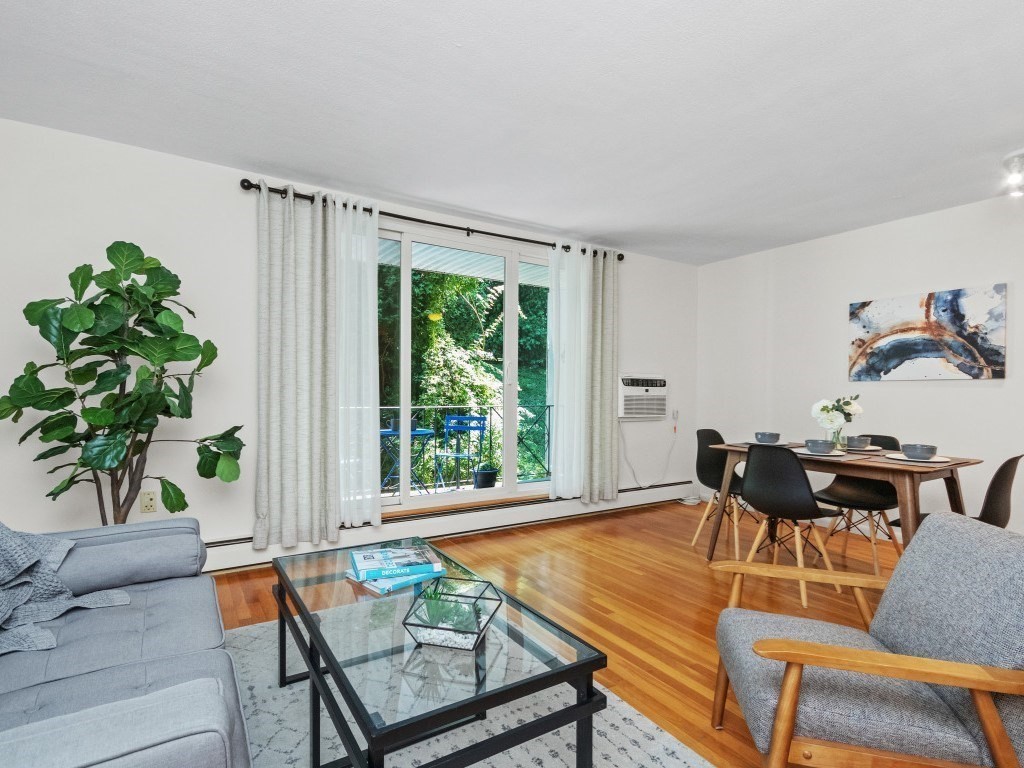 Brookline, Massachusetts, 02445, United States, 1 Bedroom Bedrooms, ,1 BathroomBathrooms,Residential,For Sale,1934572