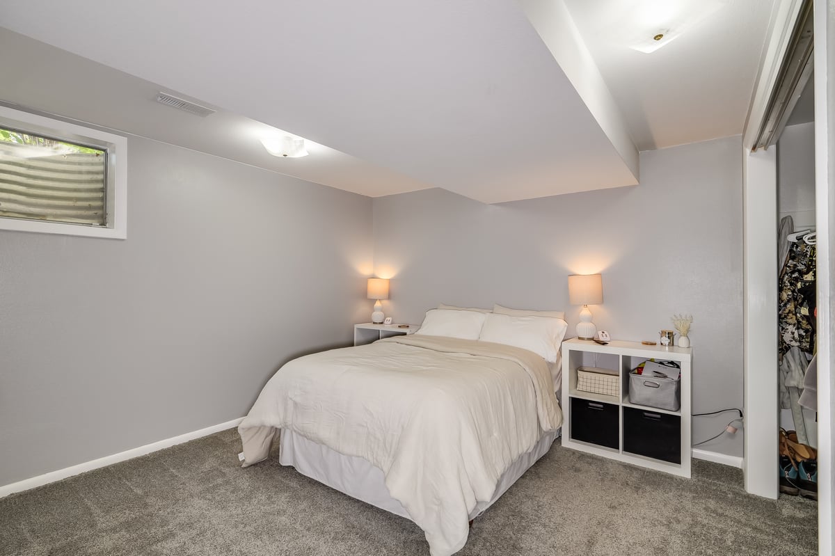 Cheyenne, Wyoming, 82009, United States, 6 Bedrooms Bedrooms, ,2 BathroomsBathrooms,Residential,For Sale,1979014