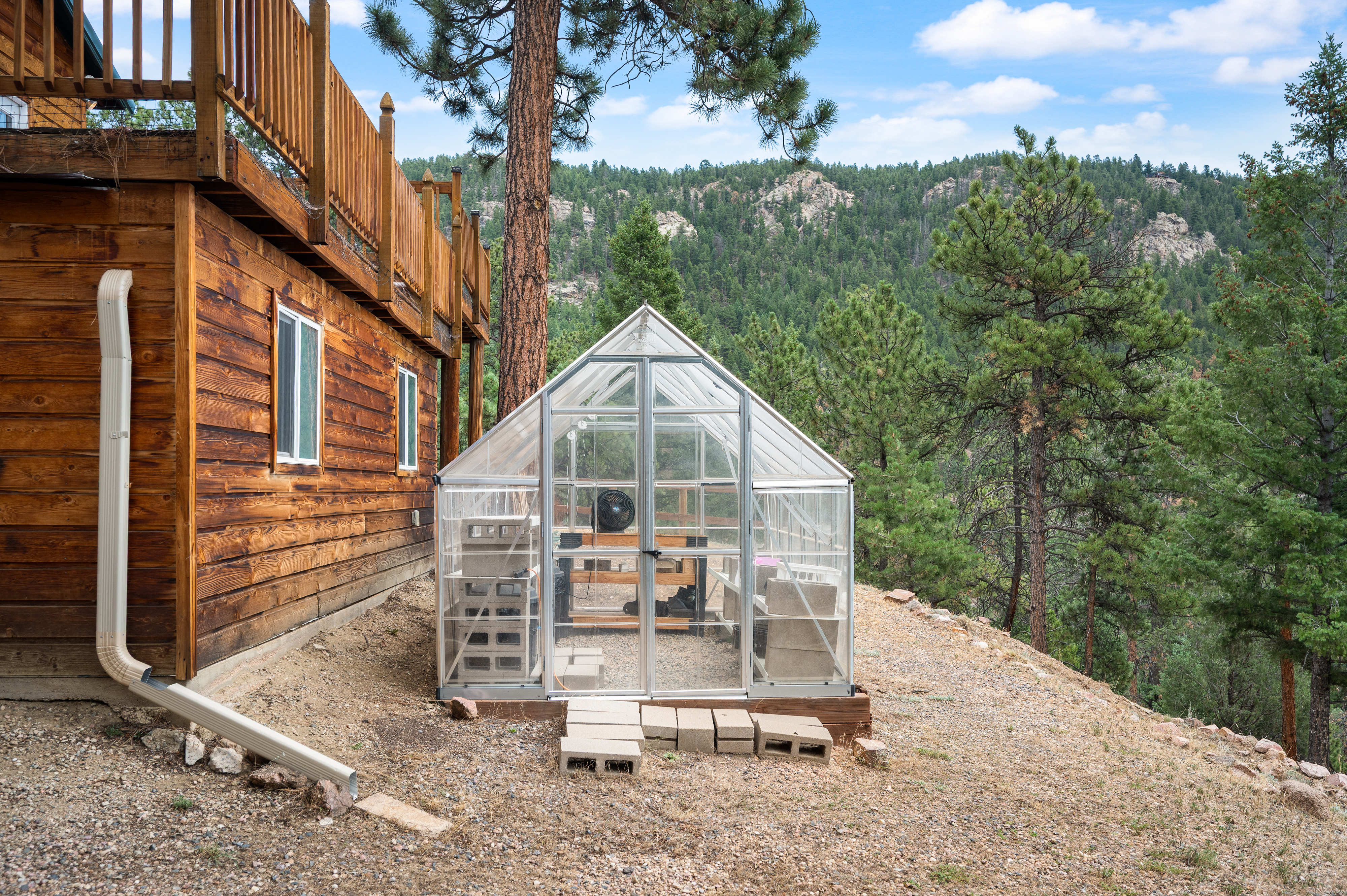  Million Dollar Views on this Beautifully Updated Mountain Retreat on 2.89 Acres - 物件實景