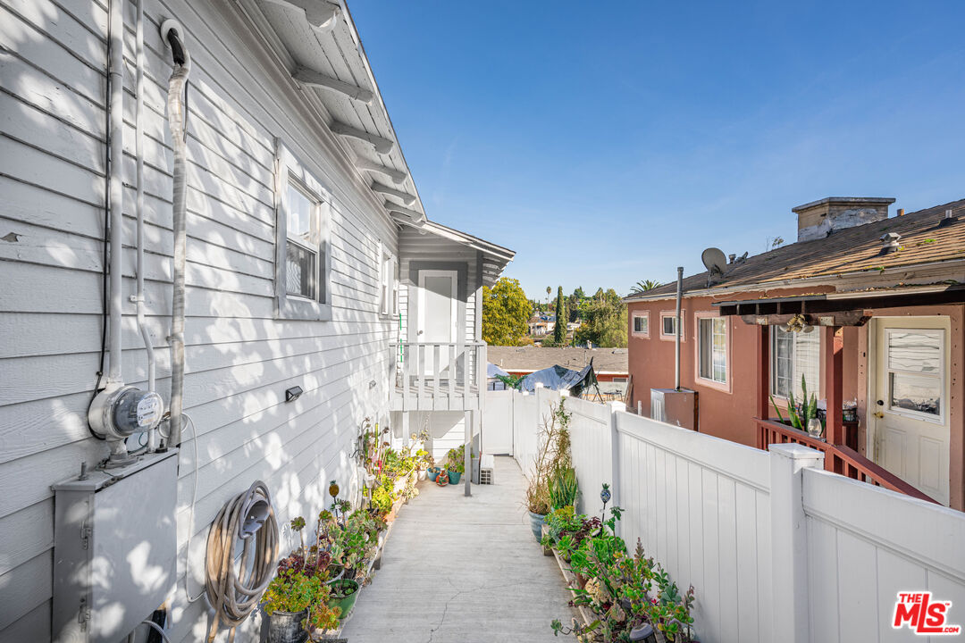 Los Angeles, California, 90042, United States, 3 Bedrooms Bedrooms, ,Residential,For Sale,2001820