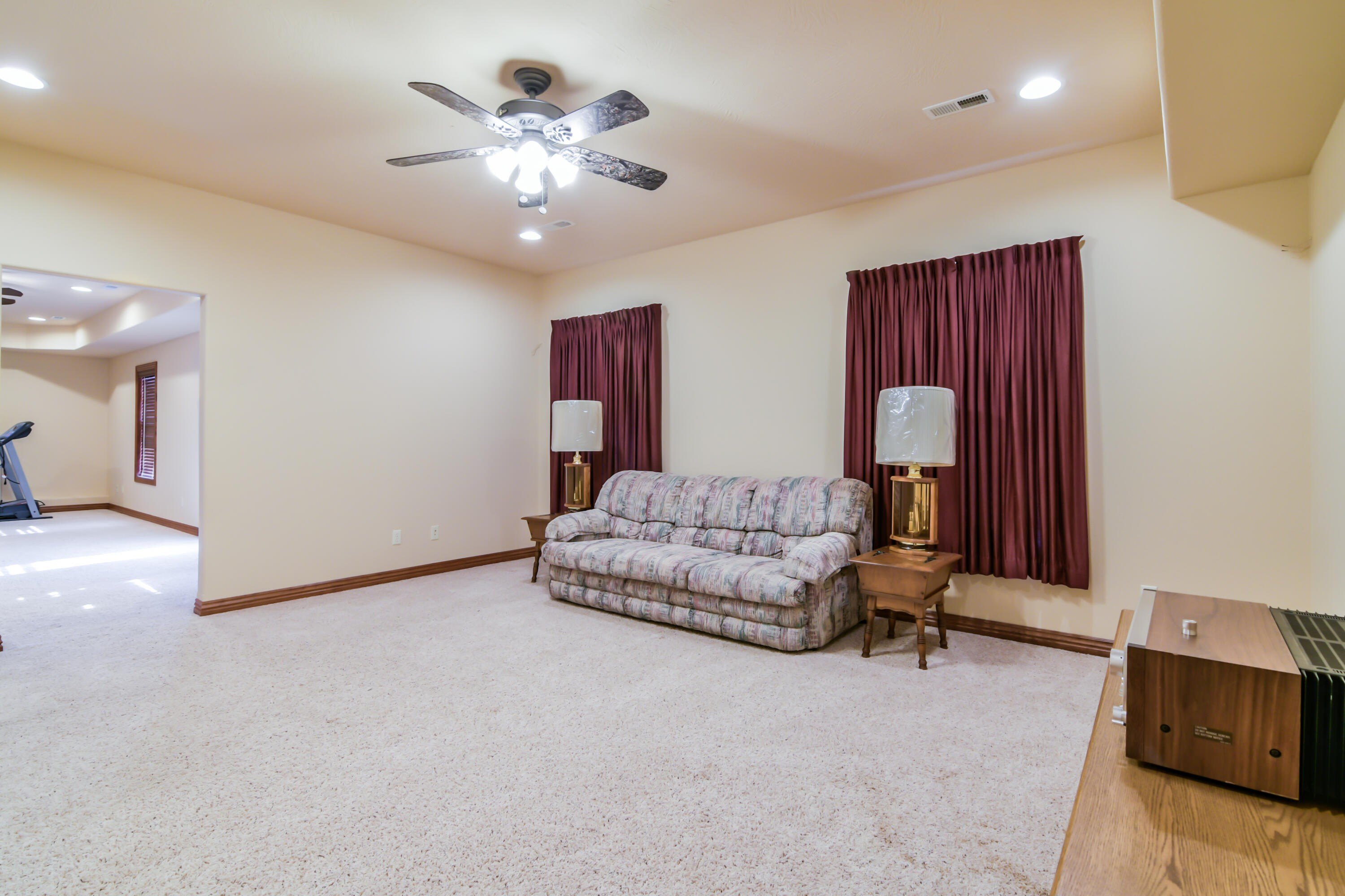 Walnut Shade, Missouri, 65771, United States, 6 Bedrooms Bedrooms, ,5 BathroomsBathrooms,Residential,For Sale,1975828