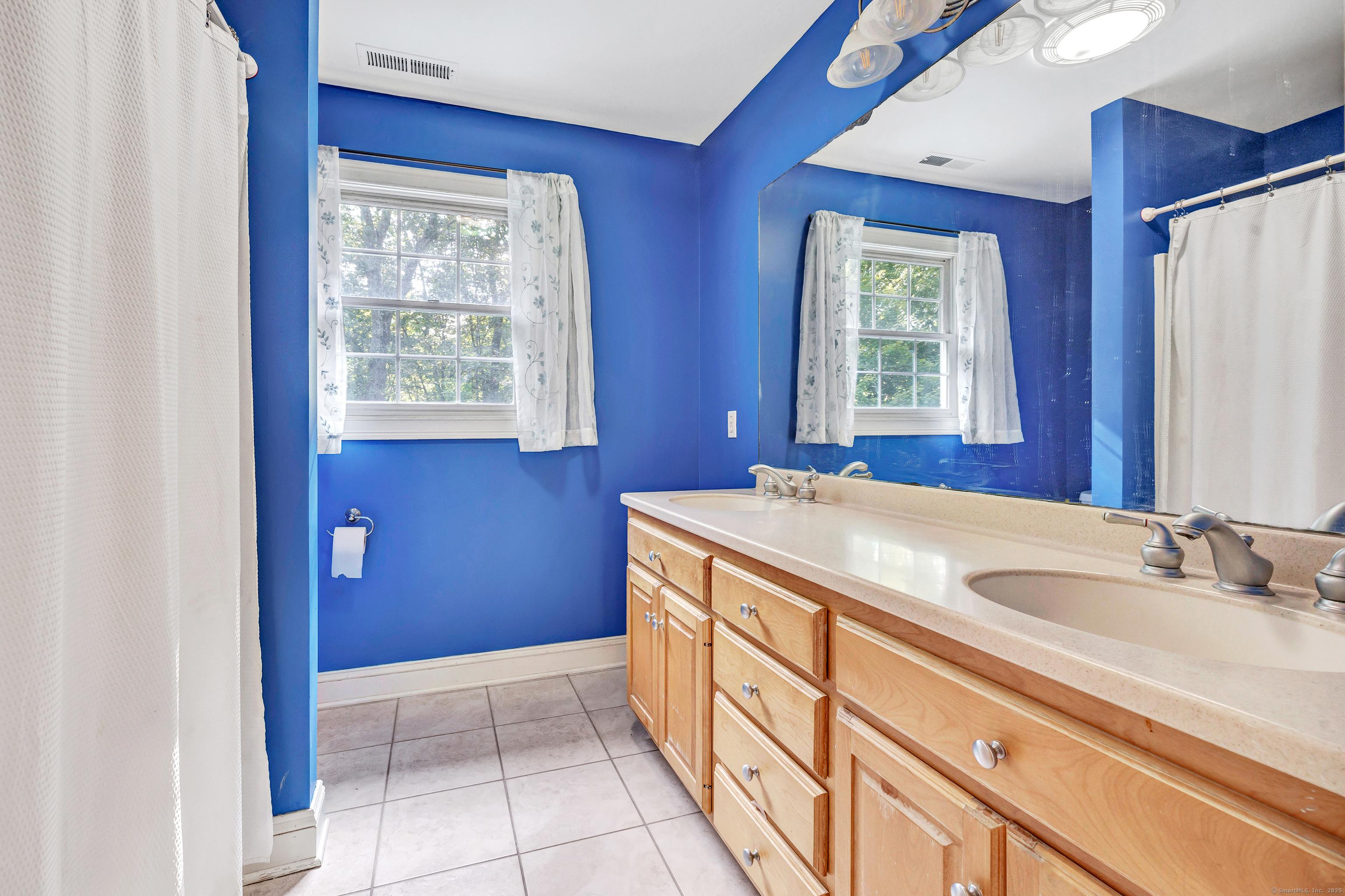 Shelton, Connecticut, 06484, United States, 4 Bedrooms Bedrooms, ,4 BathroomsBathrooms,Residential,For Sale,1937296