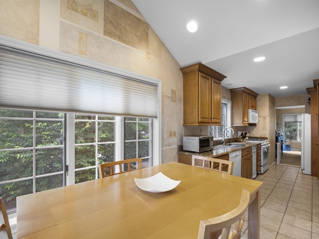 Worcester, Massachusetts, 01609, United States, 3 Bedrooms Bedrooms, ,4 BathroomsBathrooms,Residential,For Sale,1970257