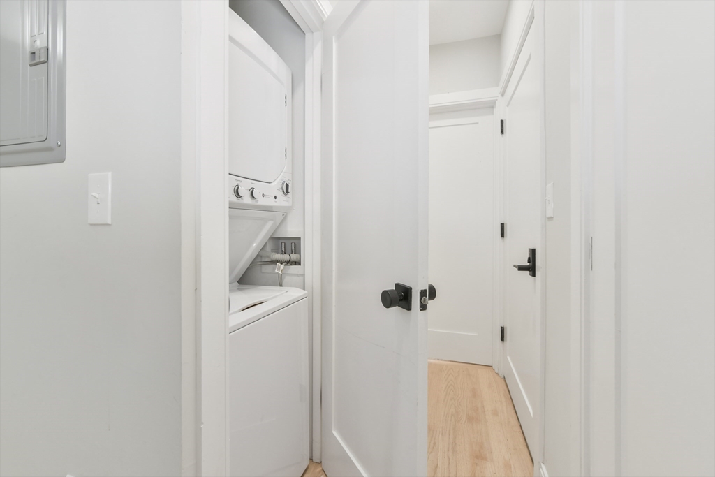 Boston, Massachusetts, 02128, United States, 2 Bedrooms Bedrooms, ,2 BathroomsBathrooms,Residential,For Sale,1871020