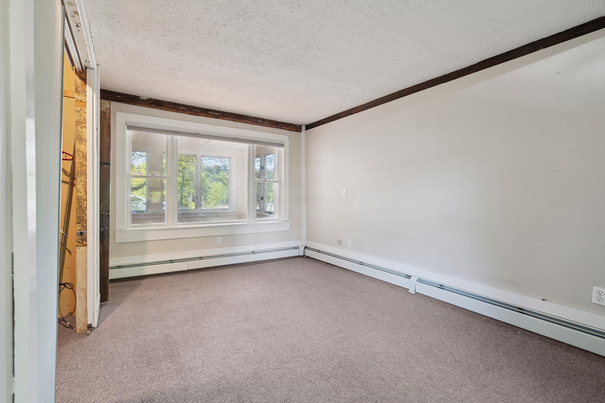 New London, New Hampshire, 03257, United States, 4 Bedrooms Bedrooms, ,2 BathroomsBathrooms,Residential,For Sale,1950111