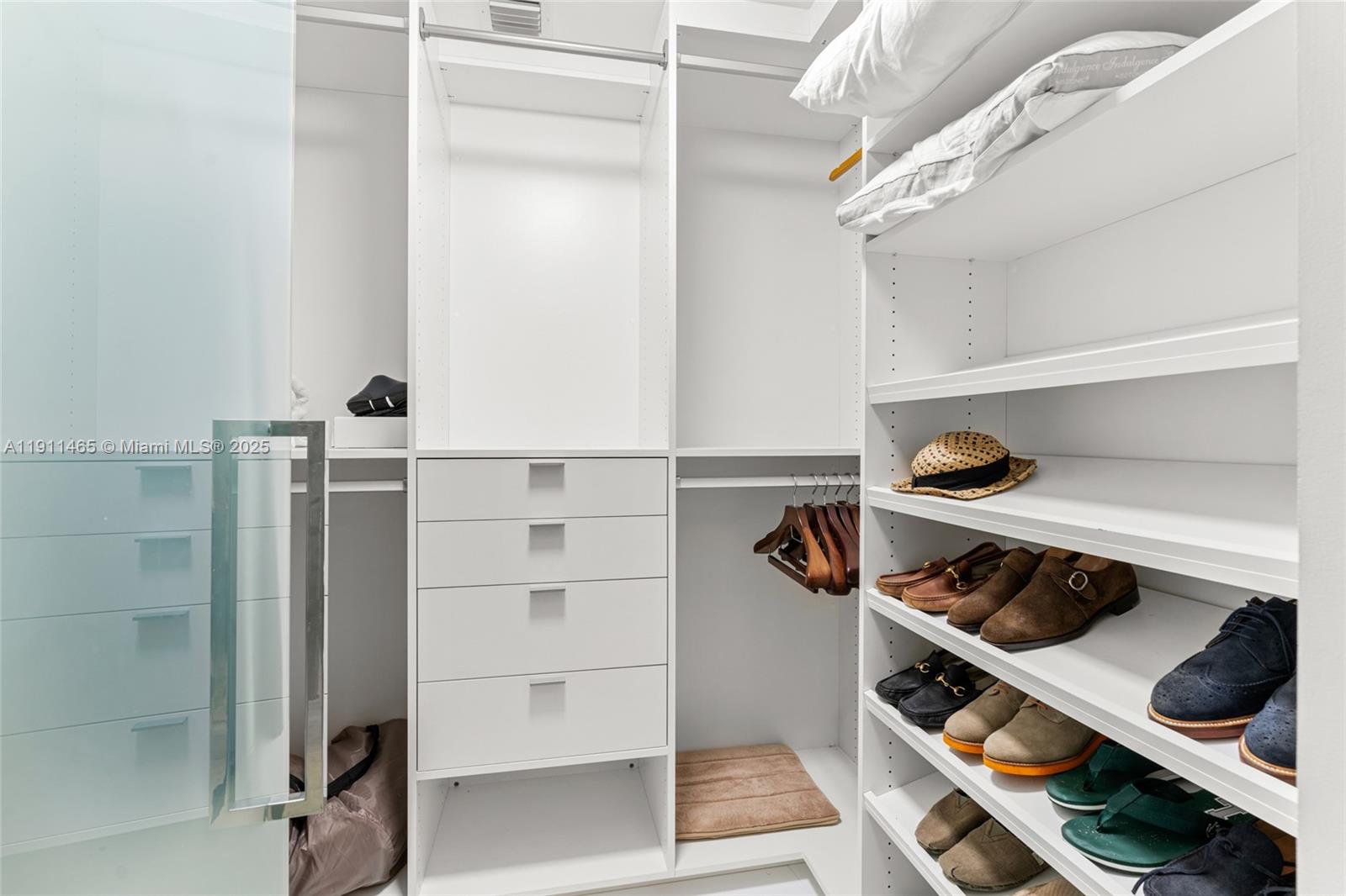 Sunny Isles Beach, Florida, 33160, United States, 3 Bedrooms Bedrooms, ,4 BathroomsBathrooms,Residential,For Sale,1991533