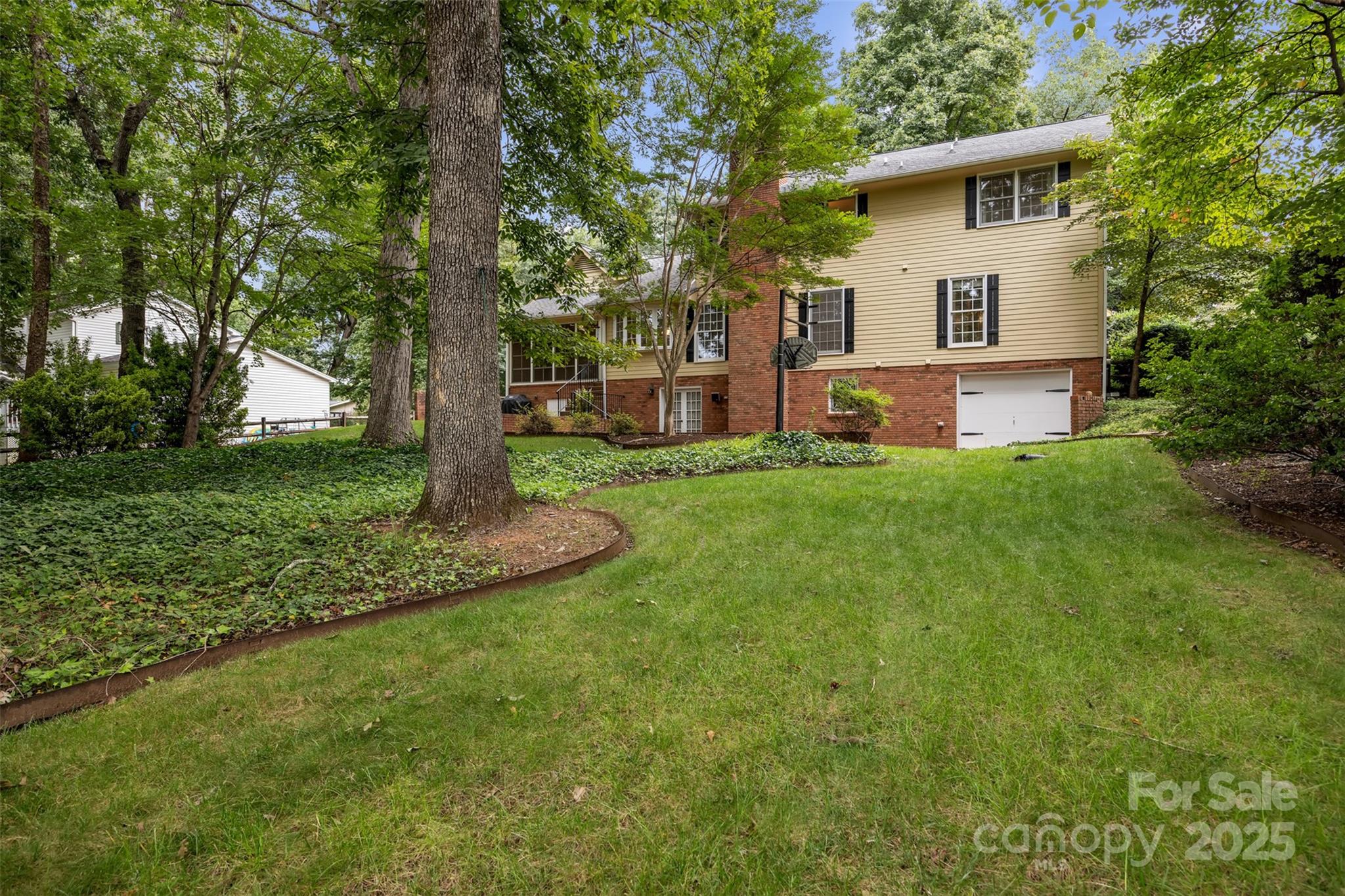 Hickory, North Carolina, 28601, United States, 5 Bedrooms Bedrooms, ,5 BathroomsBathrooms,Residential,For Sale,1941000