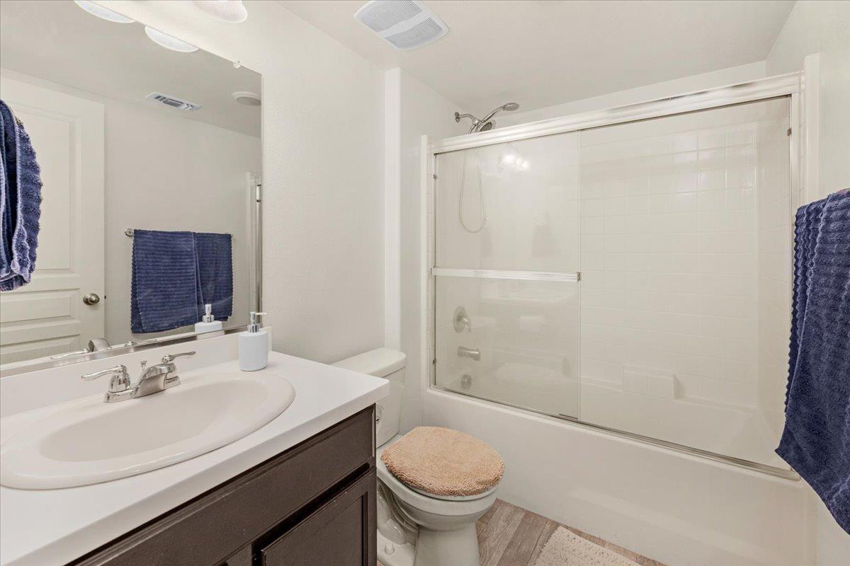 Fresno, California, 93722, United States, 5 Bedrooms Bedrooms, ,3 BathroomsBathrooms,Residential,For Sale,1982186