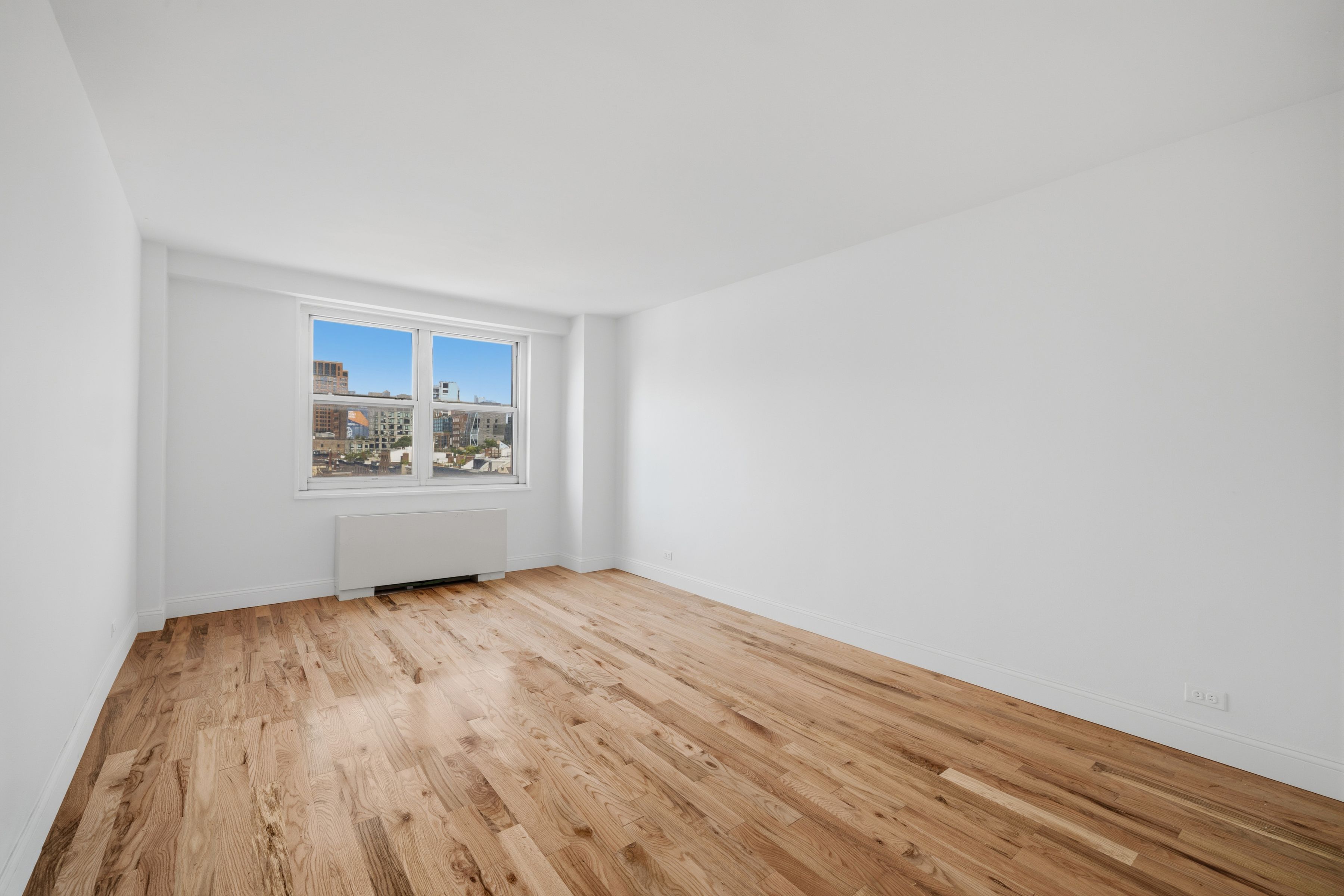  Bright & Large 1 Bed - Needs TLC - 物件實景