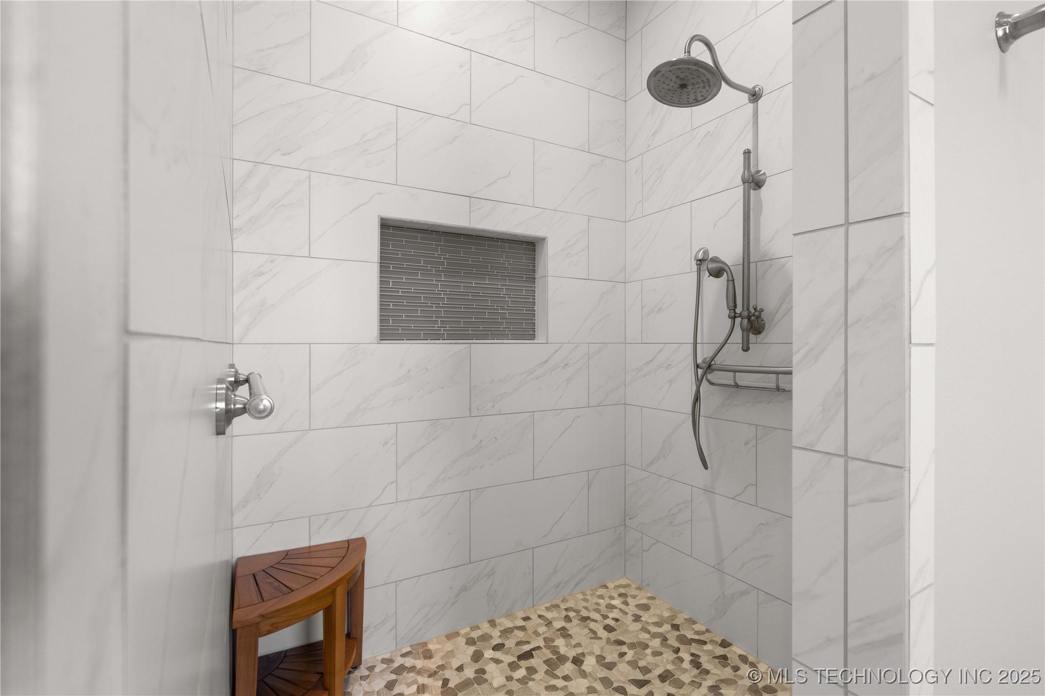 Fort Gibson, Oklahoma, 74434, United States, 4 Bedrooms Bedrooms, ,4 BathroomsBathrooms,Residential,For Sale,2005878