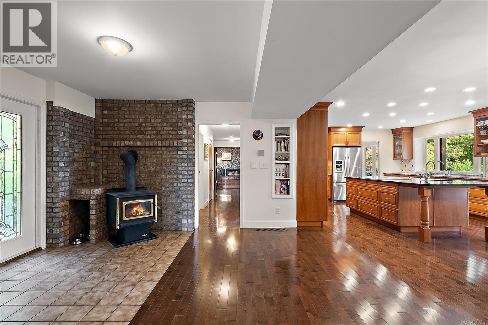 NORTH SAANICH, British Columbia, V8L 5L5, CA, 5 Bedrooms Bedrooms, ,4 BathroomsBathrooms,Residential,For Sale,1946996