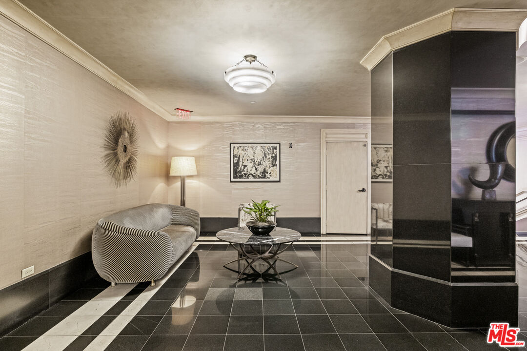 Los Angeles, California, 90028, United States, 2 Bedrooms Bedrooms, ,2 BathroomsBathrooms,Residential,For Sale,1827936