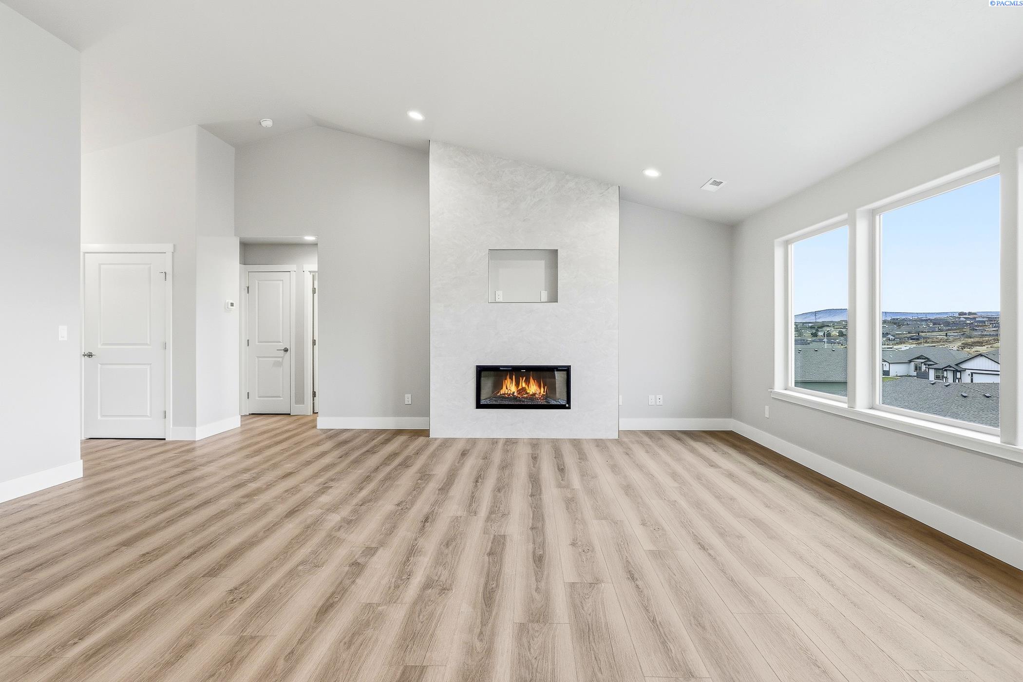 Kennewick, Washington, 99338, United States, 4 Bedrooms Bedrooms, ,1 BathroomBathrooms,Residential,For Sale,1996231