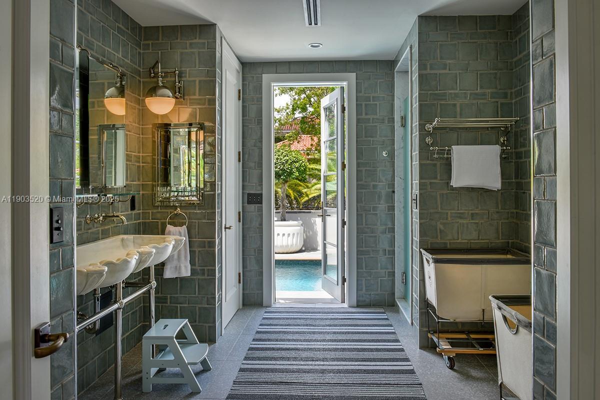 Pinecrest, Florida, 33156, United States, 8 Bedrooms Bedrooms, ,9 BathroomsBathrooms,Residential,For Sale,1992030