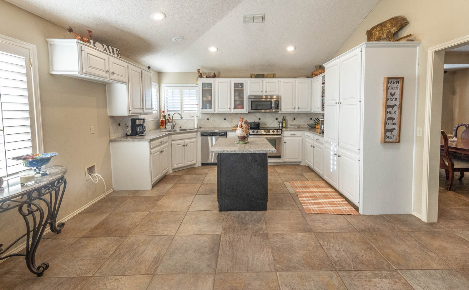 Levelland, Texas, 79336, United States, 4 Bedrooms Bedrooms, ,3 BathroomsBathrooms,Residential,For Sale,1901837