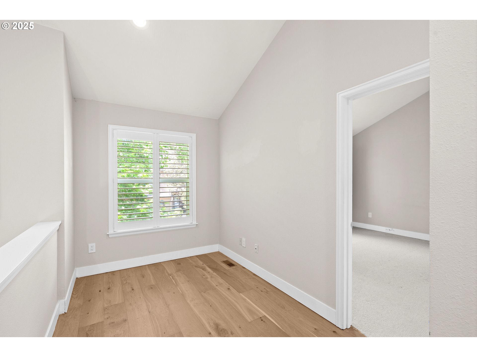 Lake Oswego, Oregon, 97035, United States, 2 Bedrooms Bedrooms, ,2 BathroomsBathrooms,Residential,For Sale,1889875