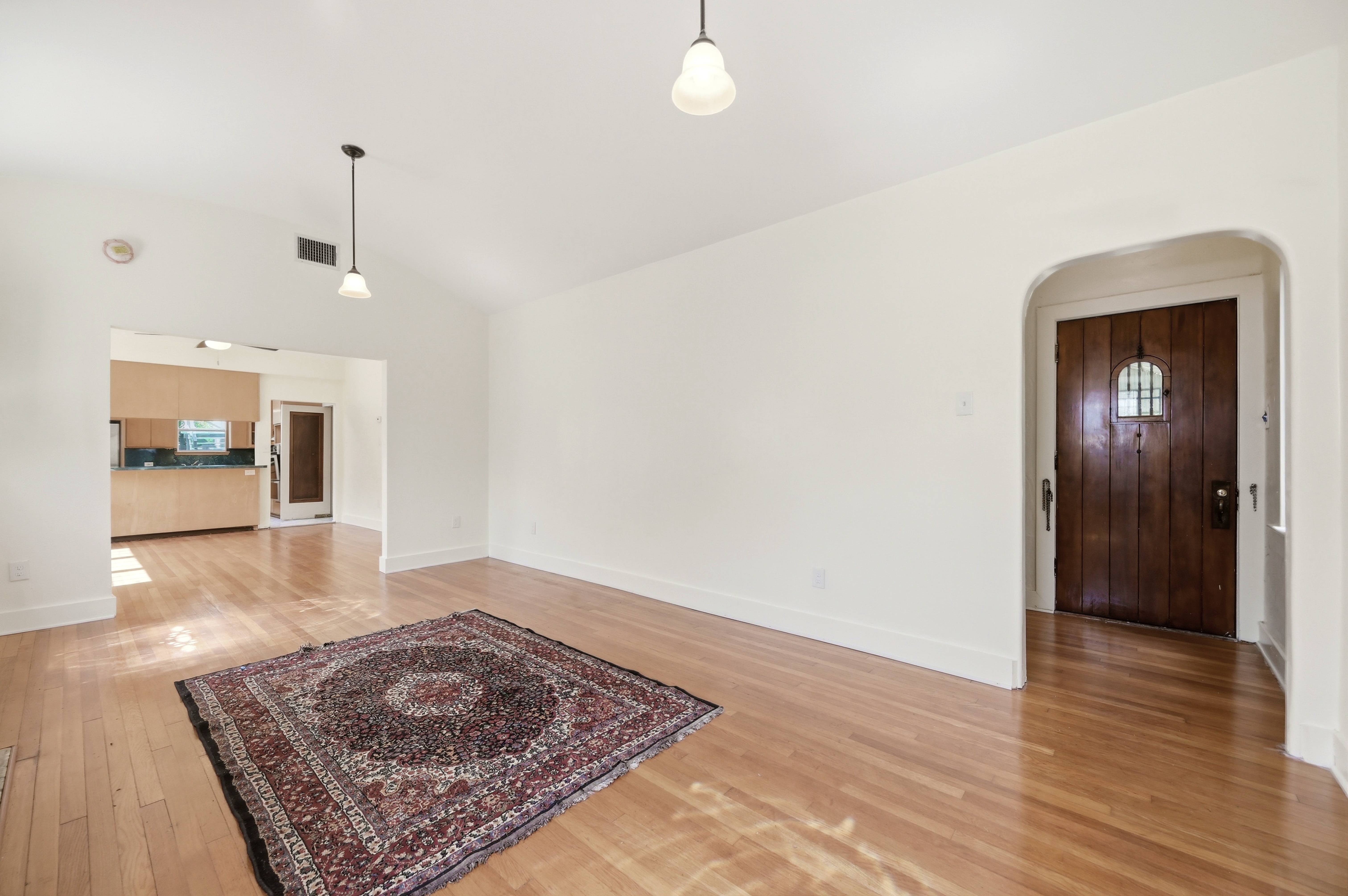  1927 Spanish Gem with Garage Apartment - 物件實景