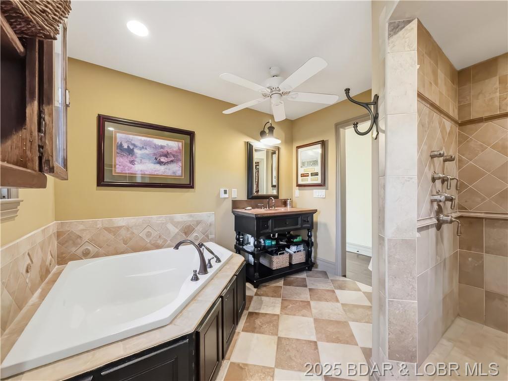 Camdenton, Missouri, 65020, United States, 4 Bedrooms Bedrooms, ,5 BathroomsBathrooms,Residential,For Sale,1989122