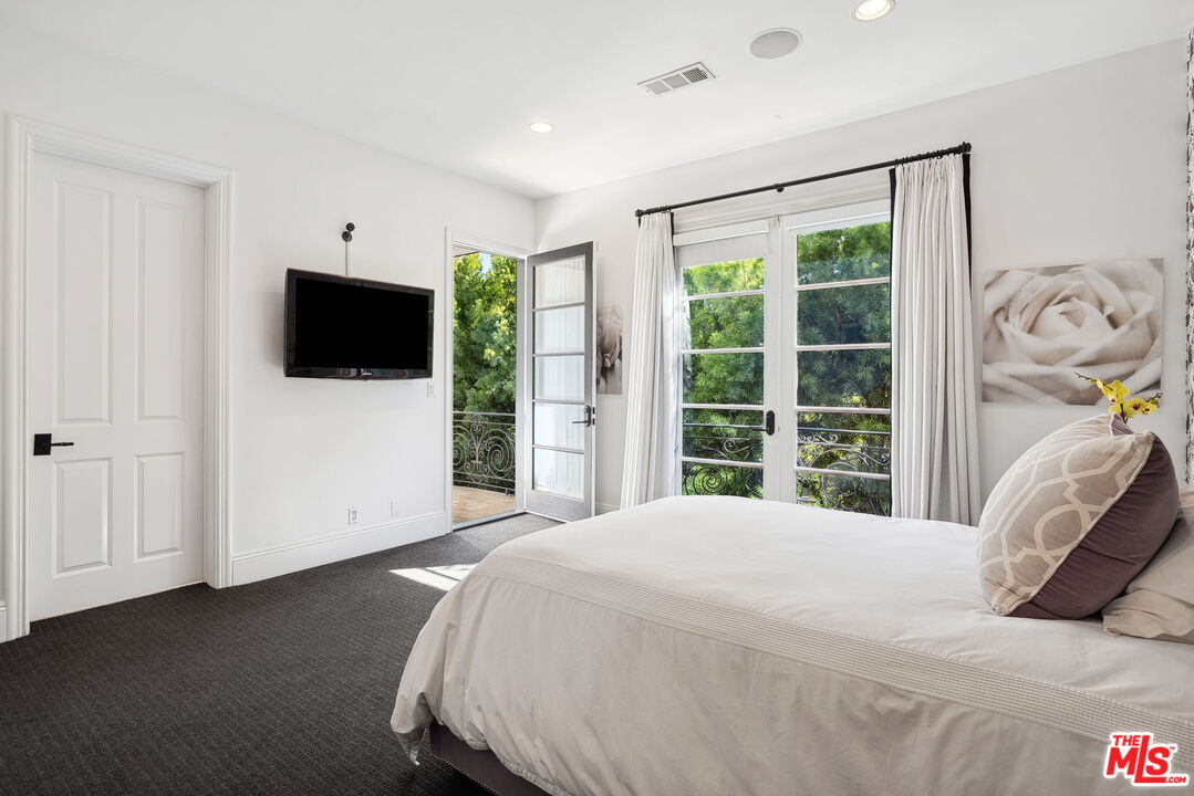 Beverly Hills Post Office, California, 90210, United States, 5 Bedrooms Bedrooms, ,6 BathroomsBathrooms,Residential,For Sale,1723543