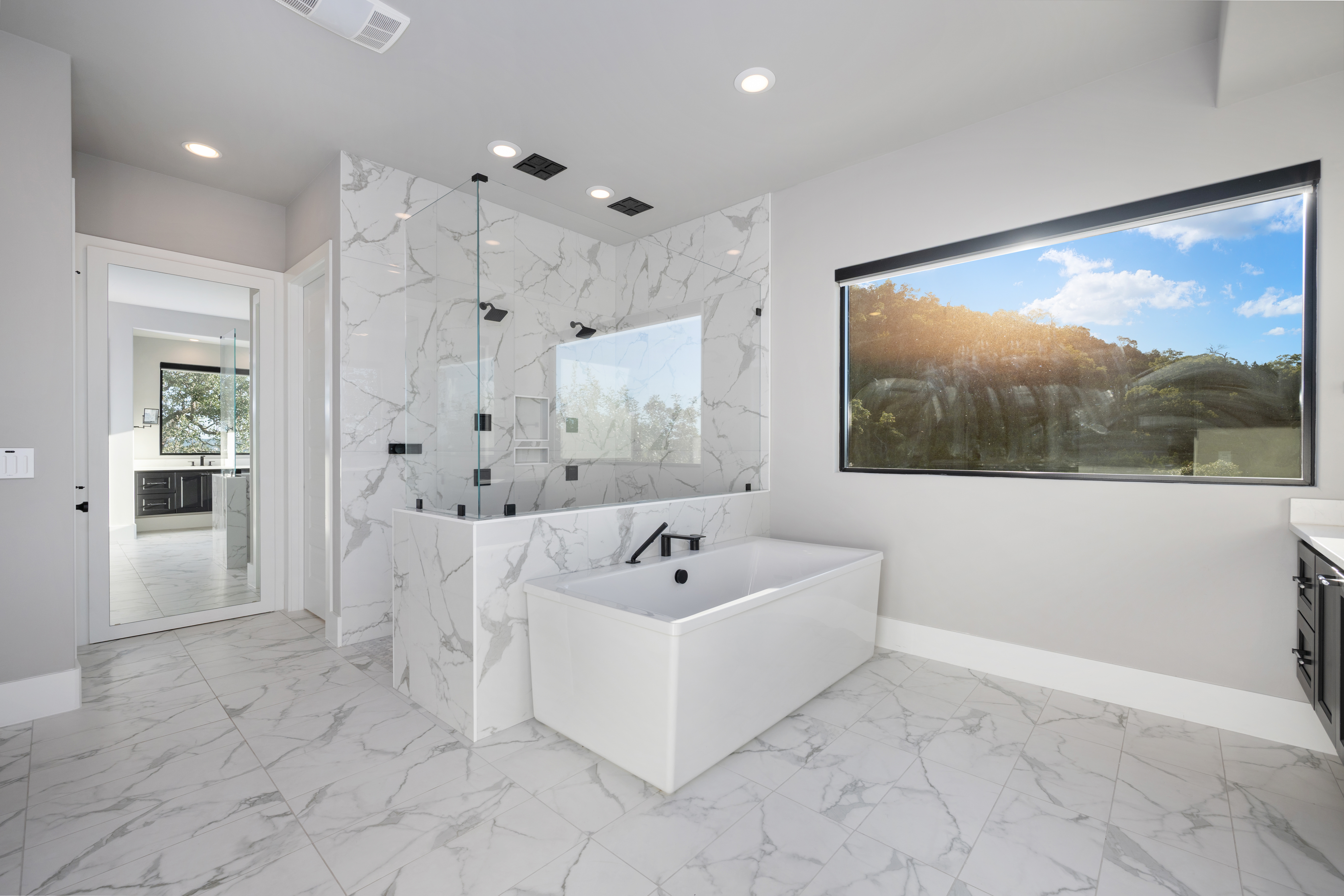  Panoramic Views and Luxury Living - 物件實景