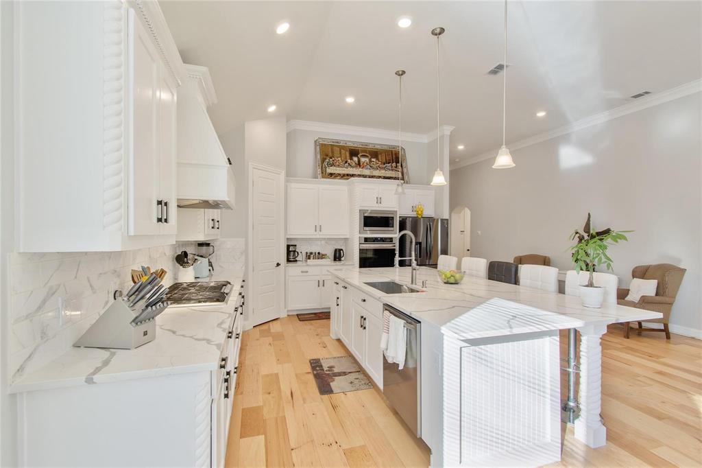 Dallas, Texas, 75212, United States, 3 Bedrooms Bedrooms, ,2 BathroomsBathrooms,Residential,For Sale,2037403