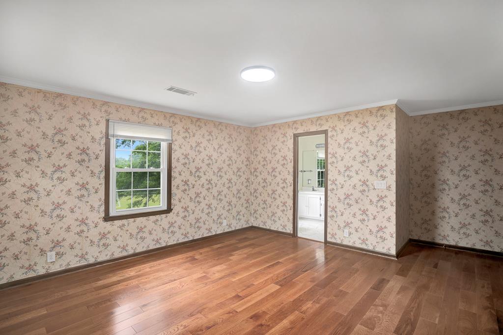 DALTON, Georgia, 30720, United States, 5 Bedrooms Bedrooms, ,3 BathroomsBathrooms,Residential,For Sale,1896225