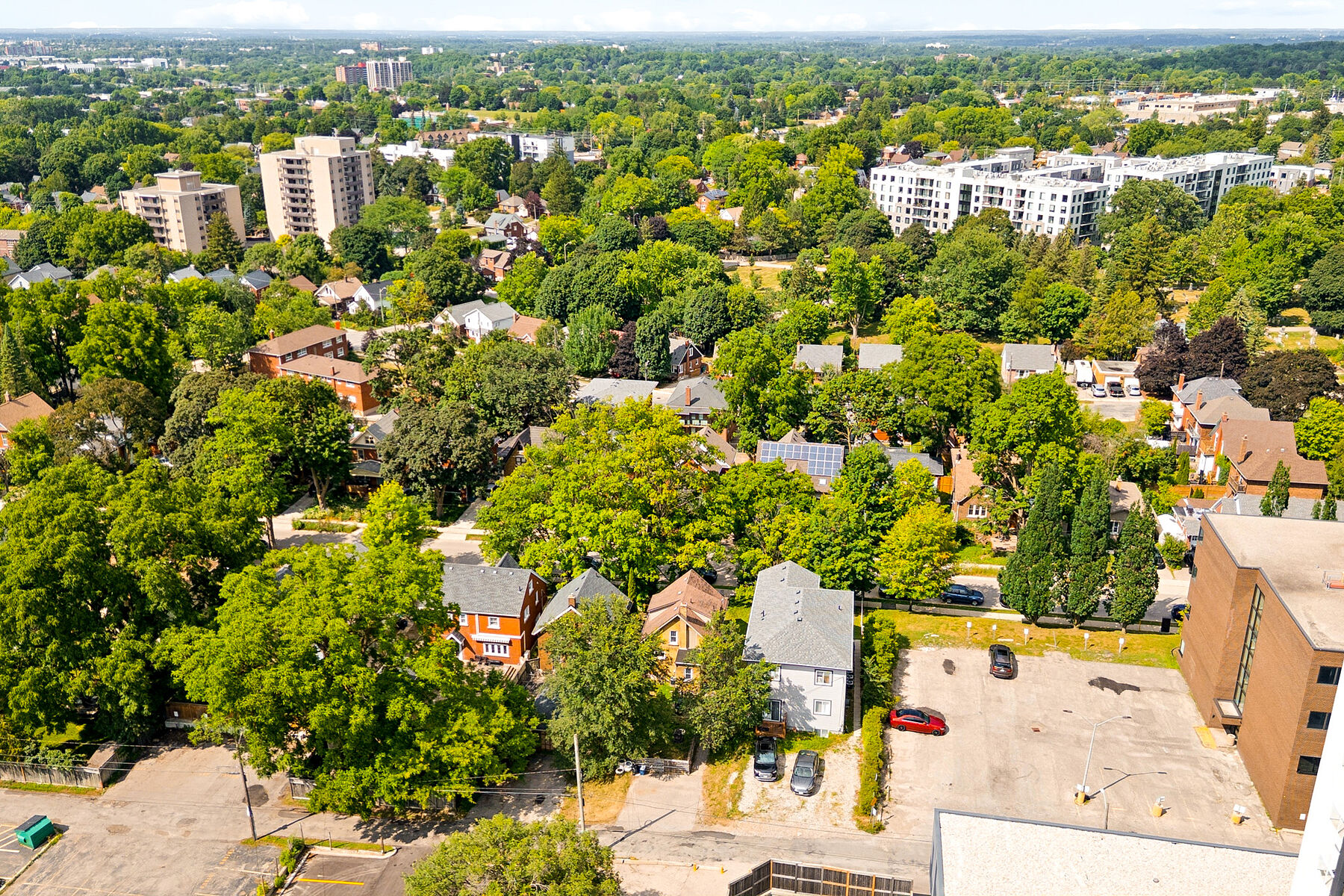  Kitchener, - 物件實景