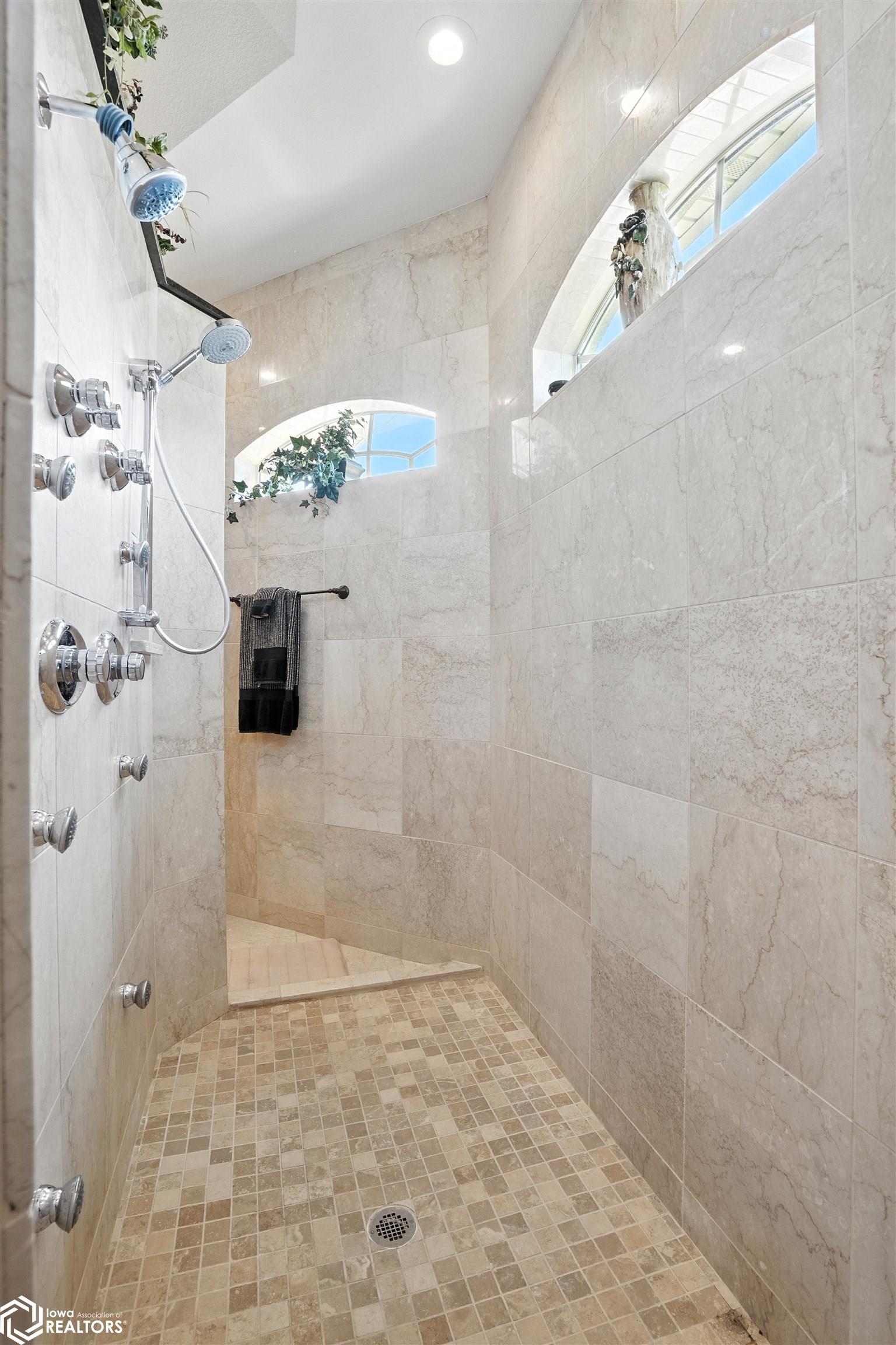 Burlington, Iowa, 52601, United States, 4 Bedrooms Bedrooms, ,5 BathroomsBathrooms,Residential,For Sale,1975547