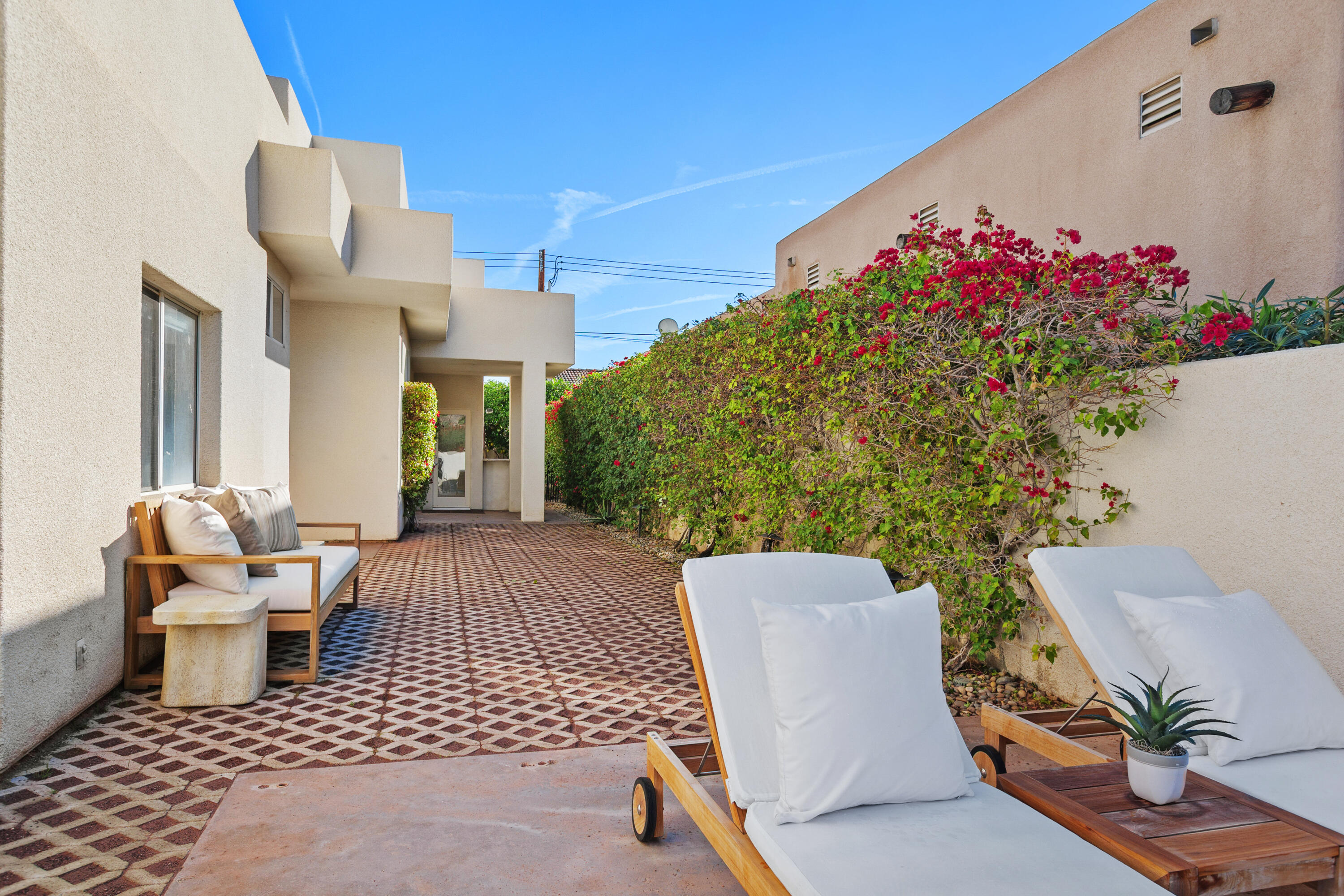 La Quinta, California, 92253, United States, 4 Bedrooms Bedrooms, ,1 BathroomBathrooms,Residential,For Sale,1999091