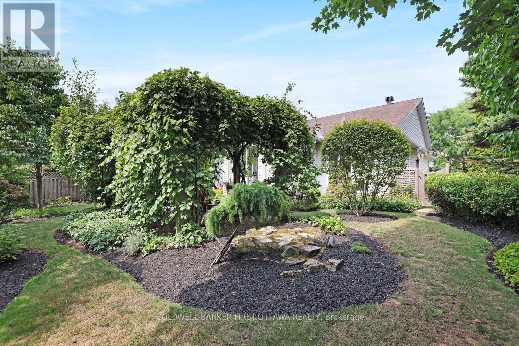 Ottawa, Ontario, K2S 1Z6, CA, 3 Bedrooms Bedrooms, ,3 BathroomsBathrooms,Residential,For Sale,1906768